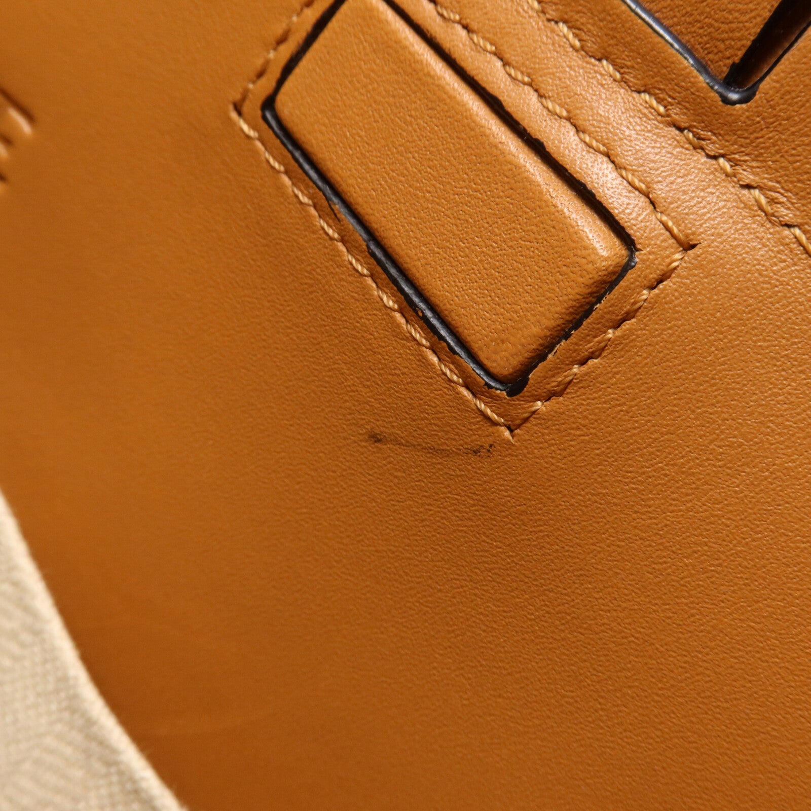 LOEWE 牛皮皮革Cushion Tote肩背袋