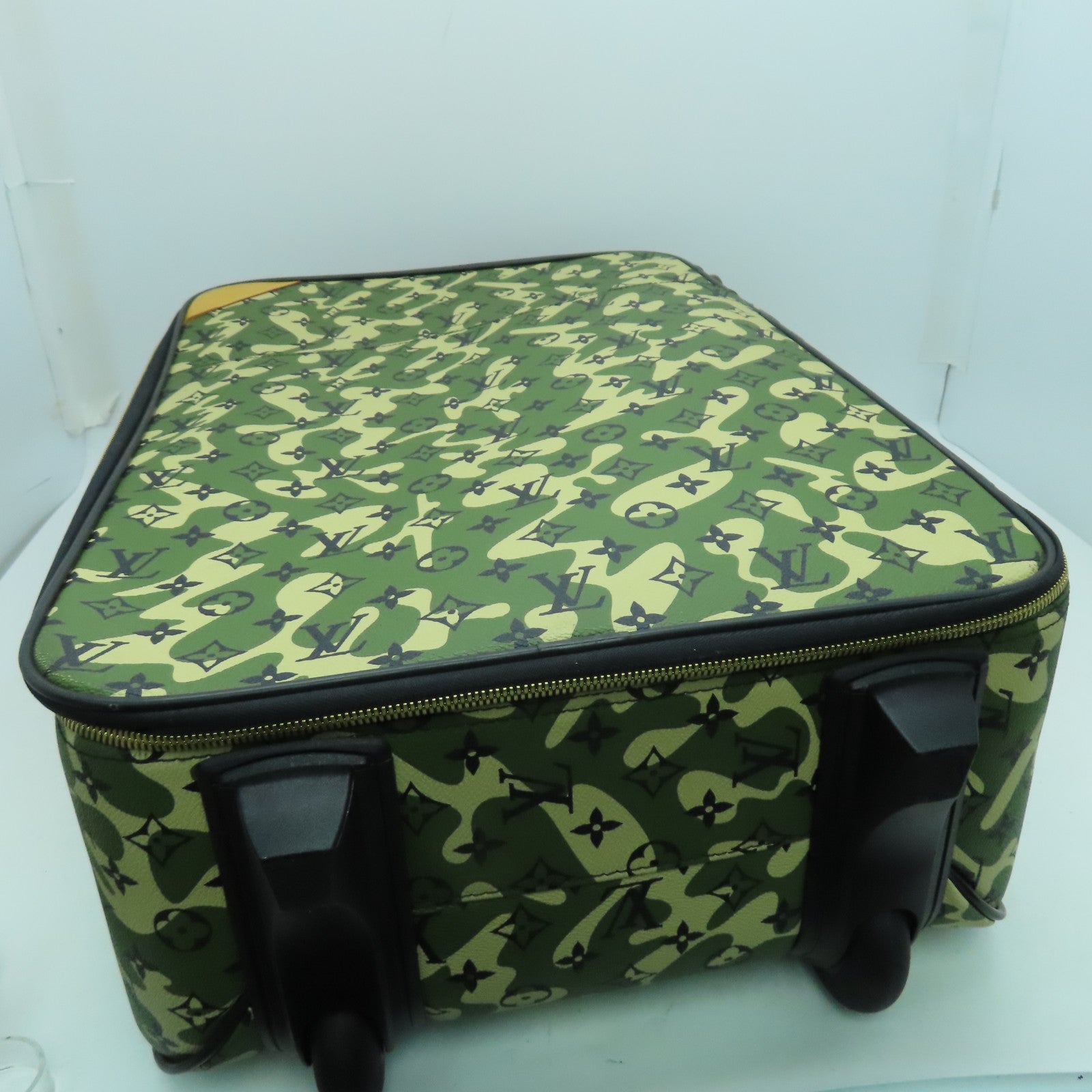 LOUIS VUITTON **【激減優惠】Monogram Camouflage Pegase 60金扣行李箱綠色