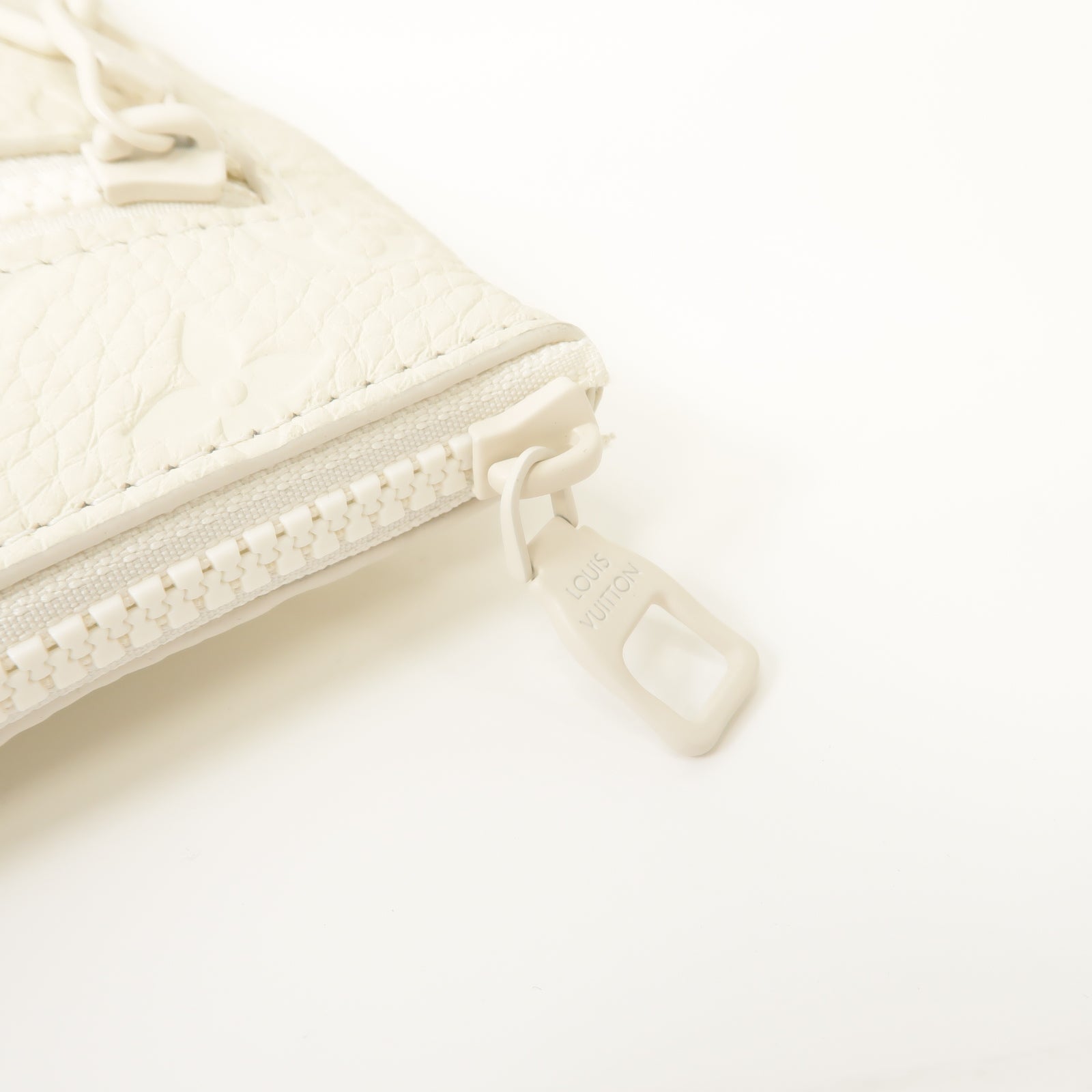 LOUIS VUITTON Taurillon Monogram Pochette A4 Virgil Abloh Clutch手拿包白色