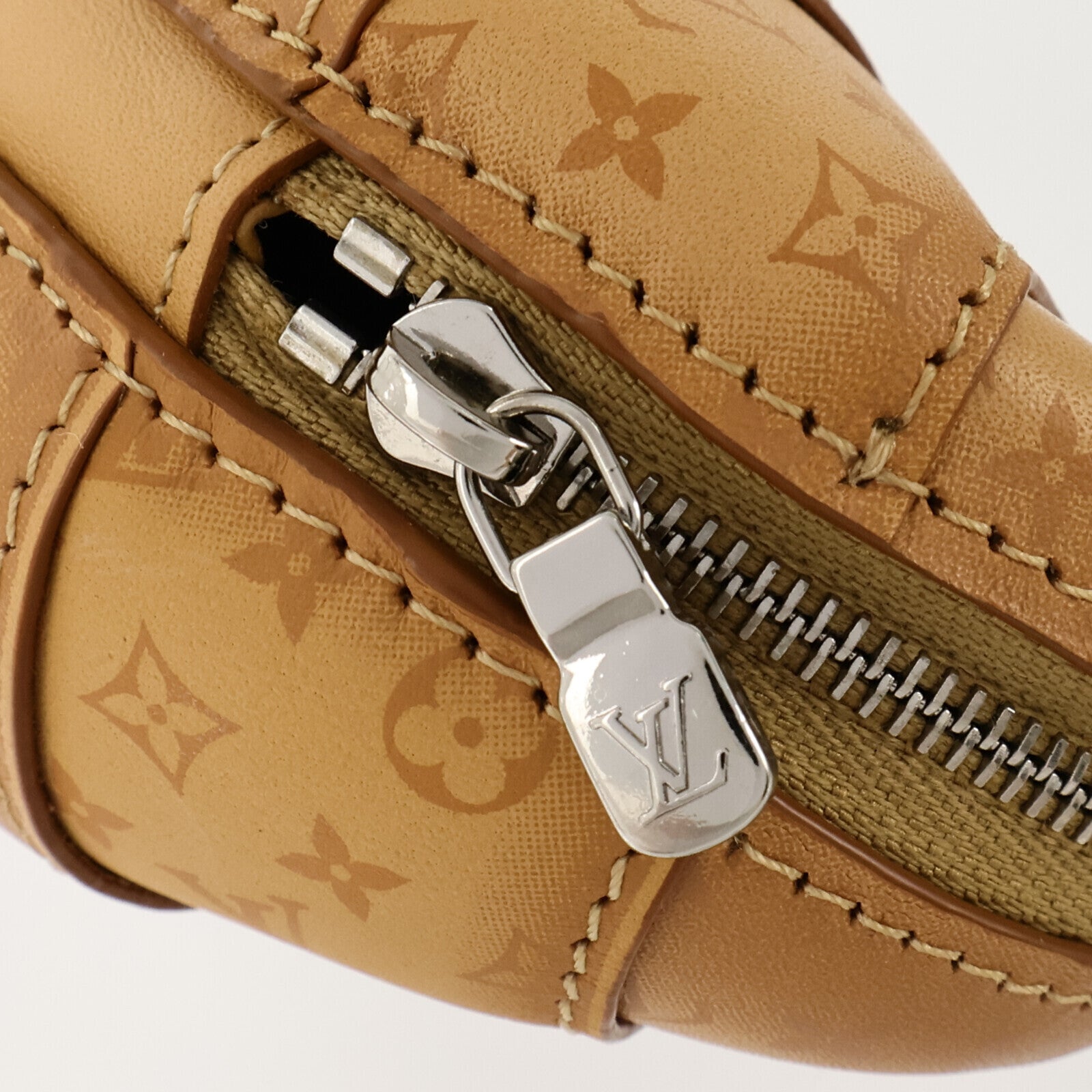 LOUIS VUITTON Monogram Gradient Croissant Key Charm銀扣鎖匙掛飾