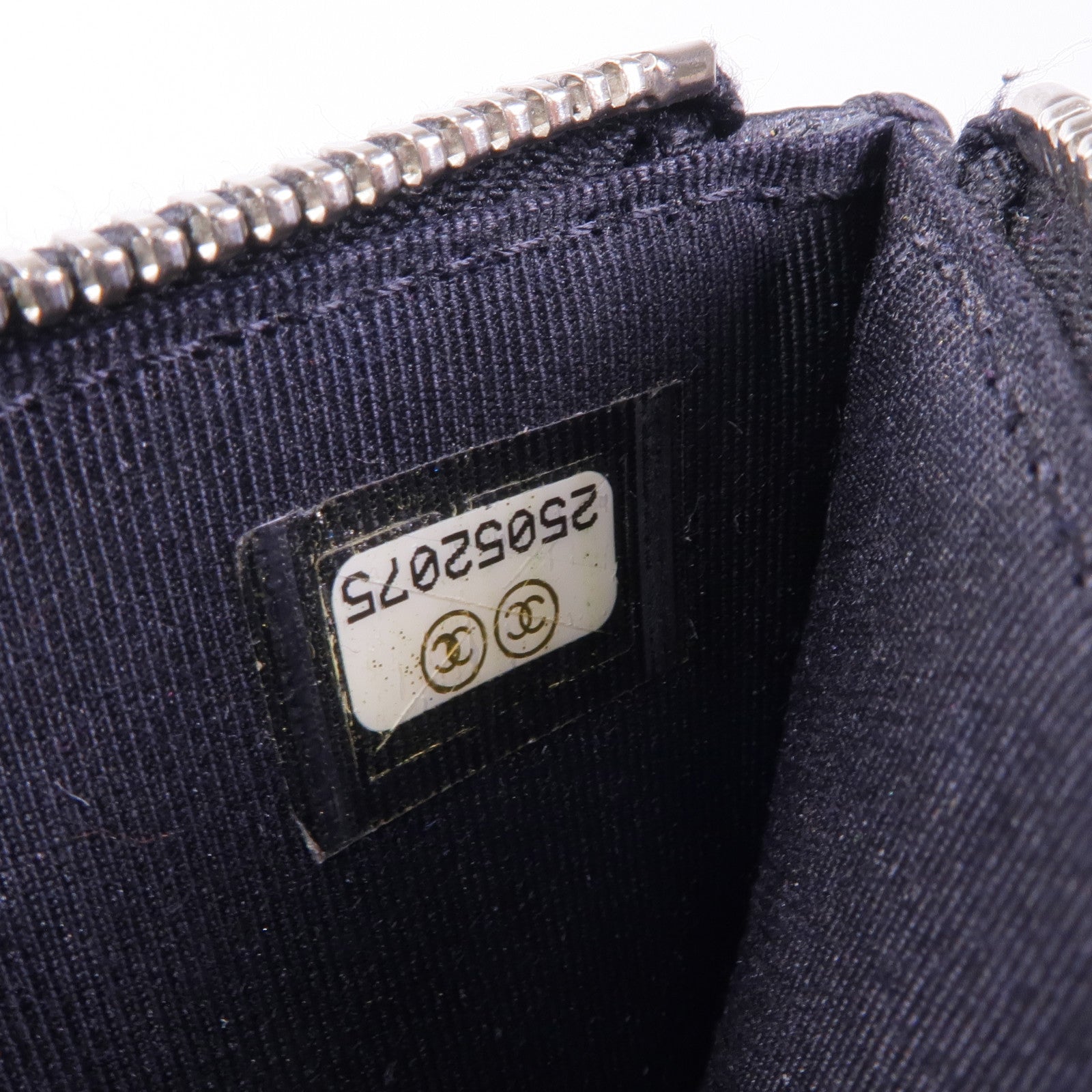 CHANEL 牛皮皮革Zipped Wallet銀扣長錢包