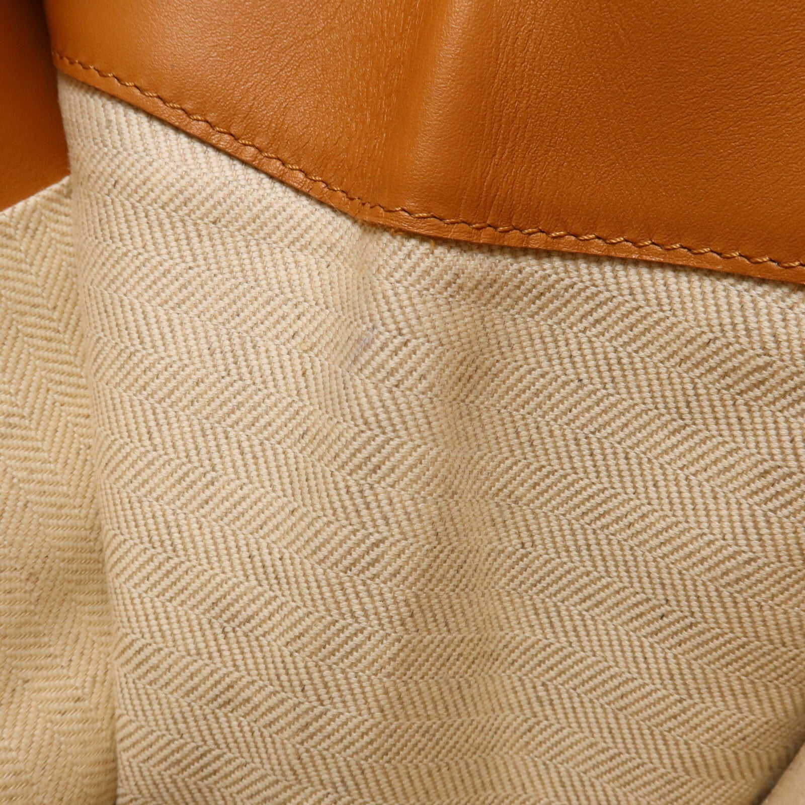 LOEWE 牛皮皮革Cushion Tote肩背袋