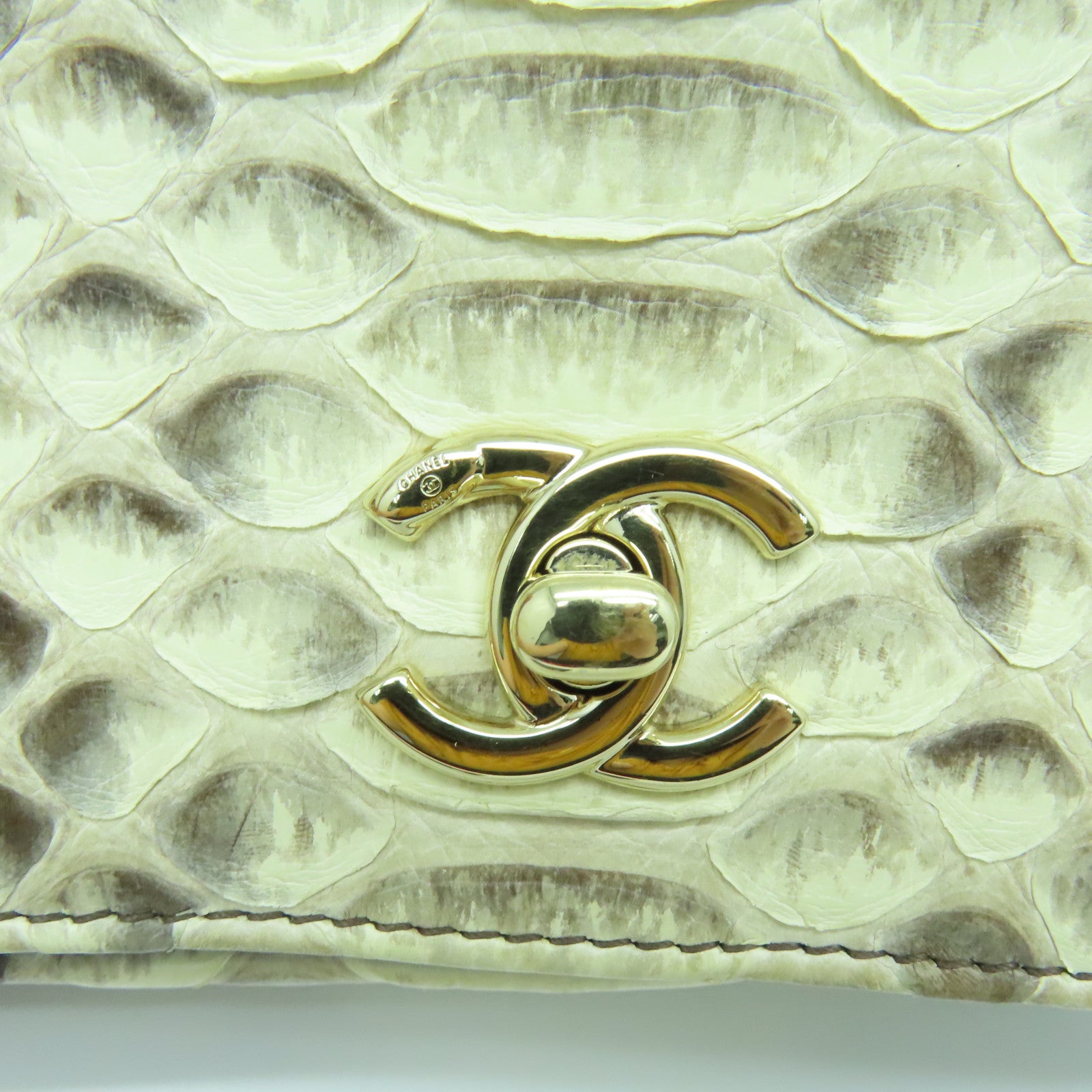 CHANEL 蛇皮皮革2way Shoulder金扣手挽肩背两用袋米色