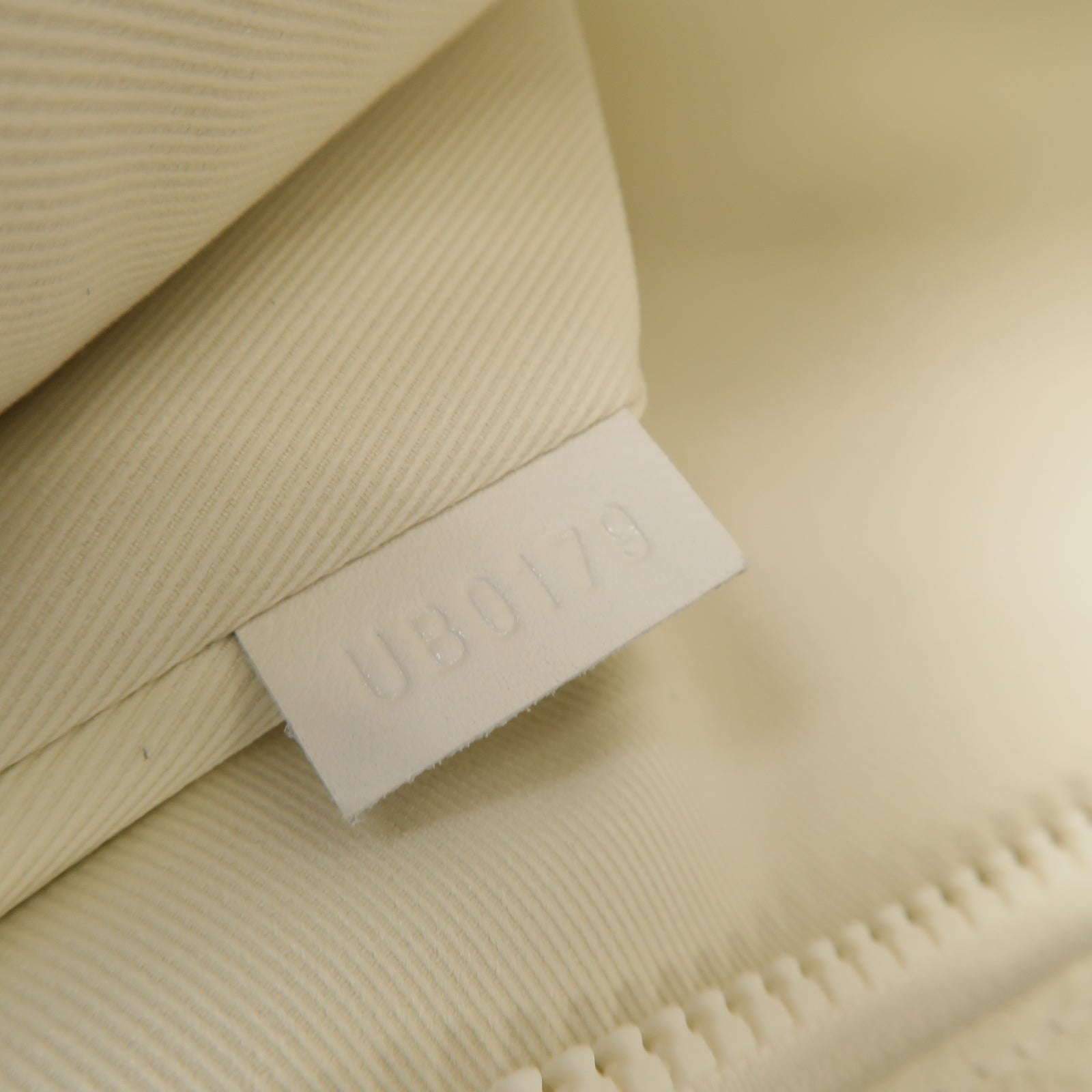LOUIS VUITTON Taurillon Monogram Pochette A4 Virgil Abloh Clutch手拿包白色
