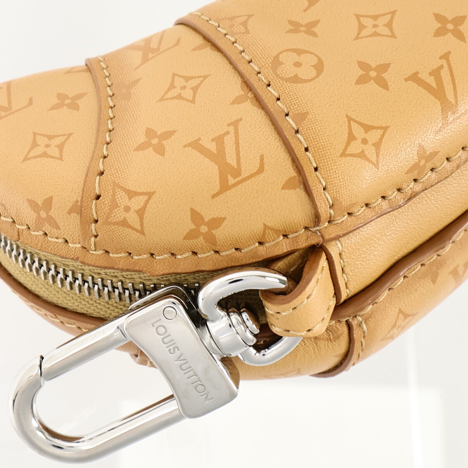 LOUIS VUITTON Monogram Gradient Croissant Key Charm銀扣鎖匙掛飾