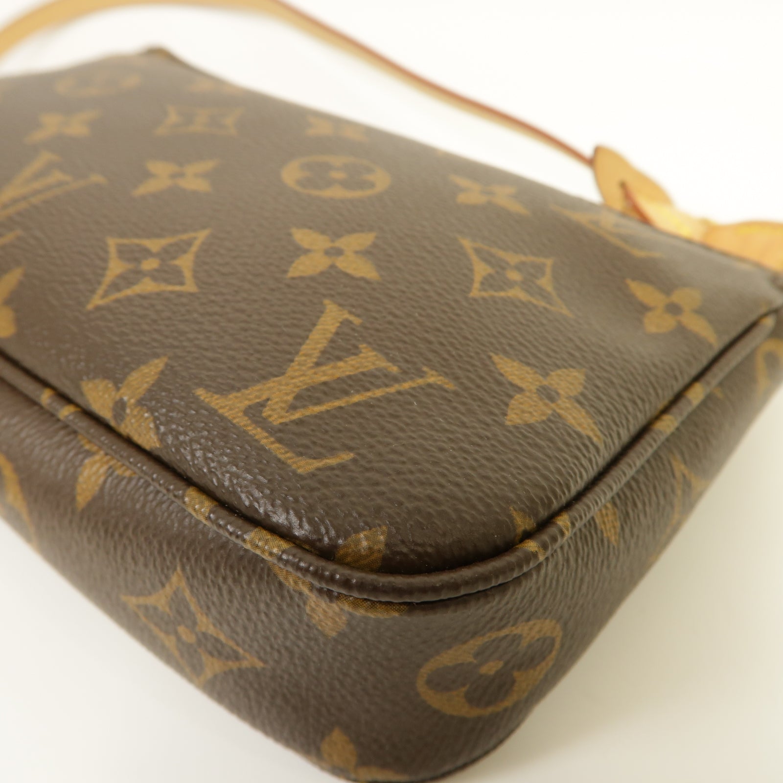 LOUIS VUITTON Monogram Pochette Accessoires金扣肩背袋棕色