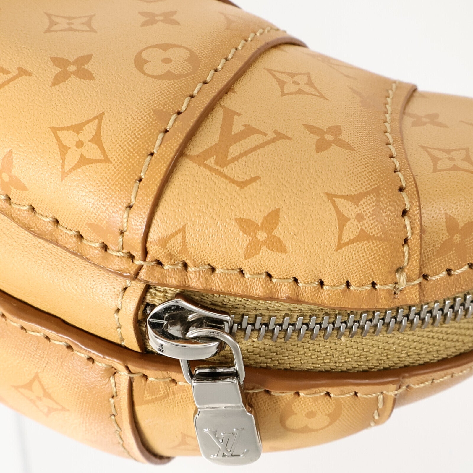 LOUIS VUITTON Monogram Gradient Croissant Key Charm銀扣鎖匙掛飾