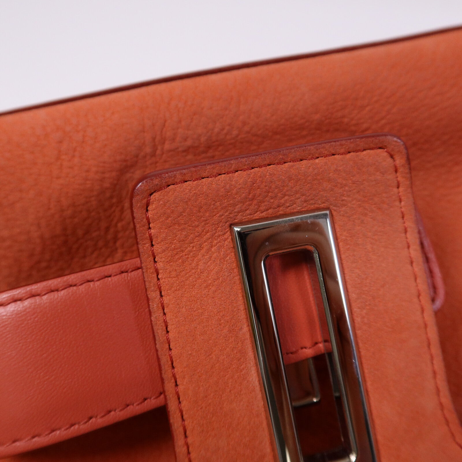 Delvaux 牛皮皮革Simplissime City銀扣肩背袋