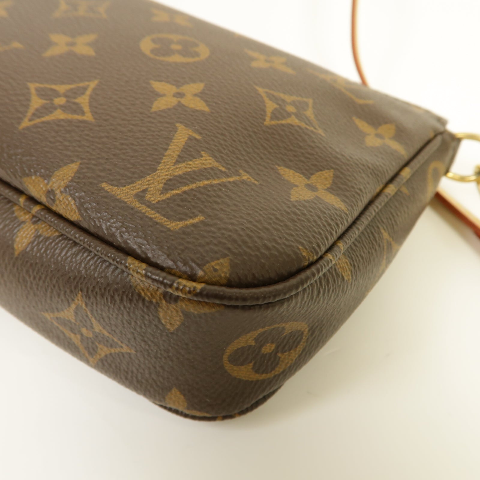 LOUIS VUITTON Monogram Pochette Accessoires金扣肩背袋棕色