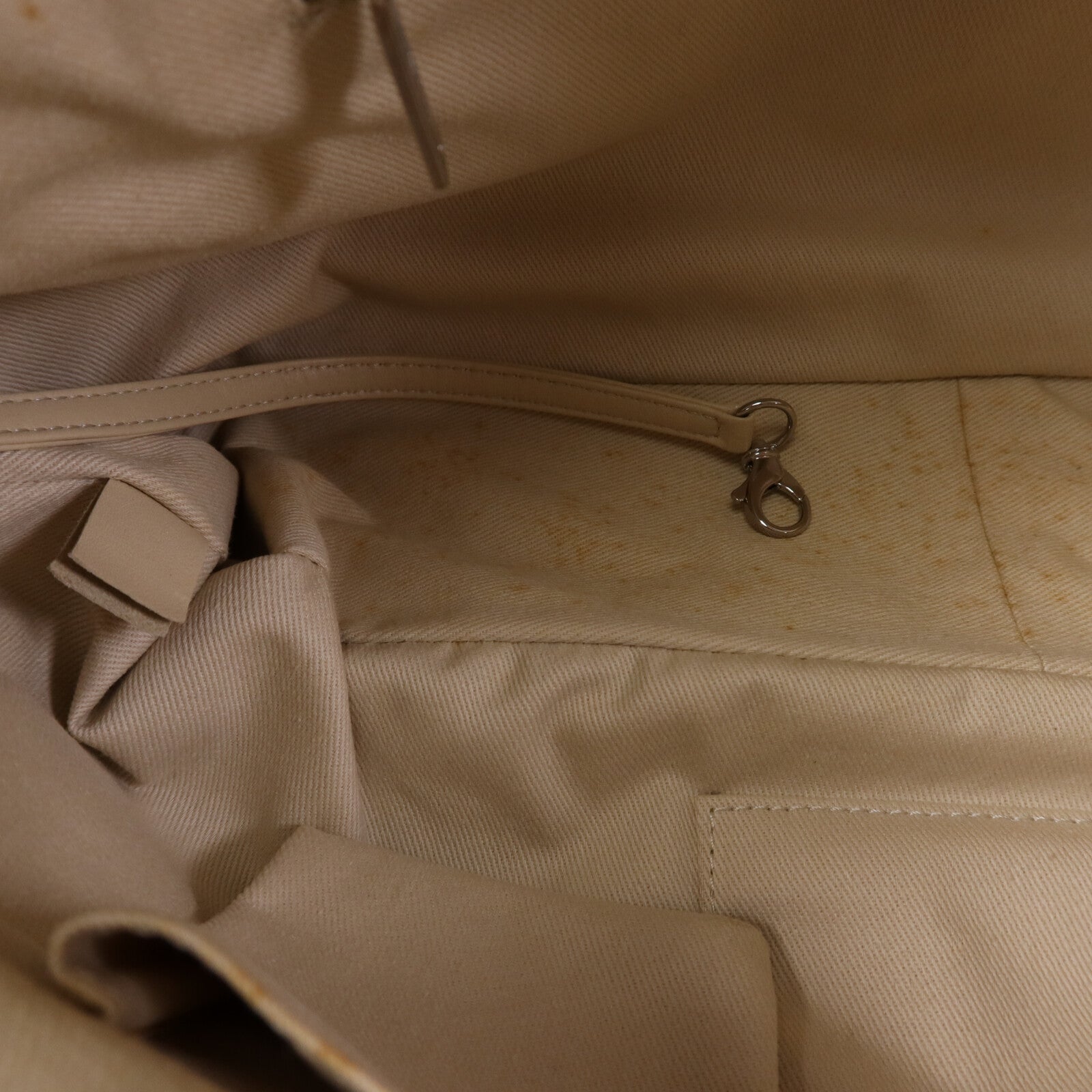 CHANEL 牛皮皮革CC Matelasse Shoulder Bag銀扣肩背袋