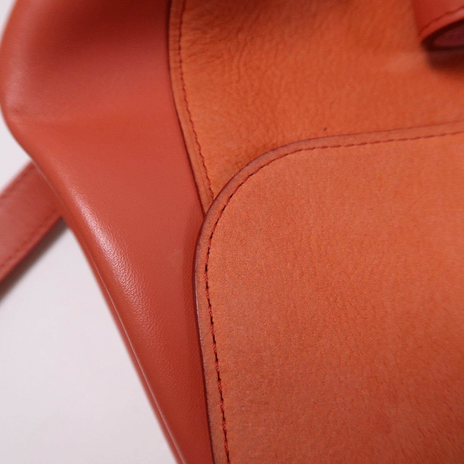 Delvaux 牛皮皮革Simplissime City銀扣肩背袋