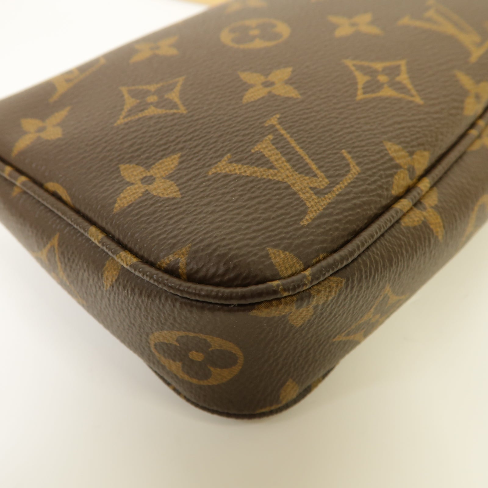 LOUIS VUITTON Monogram Pochette Accessoires金扣肩背袋棕色