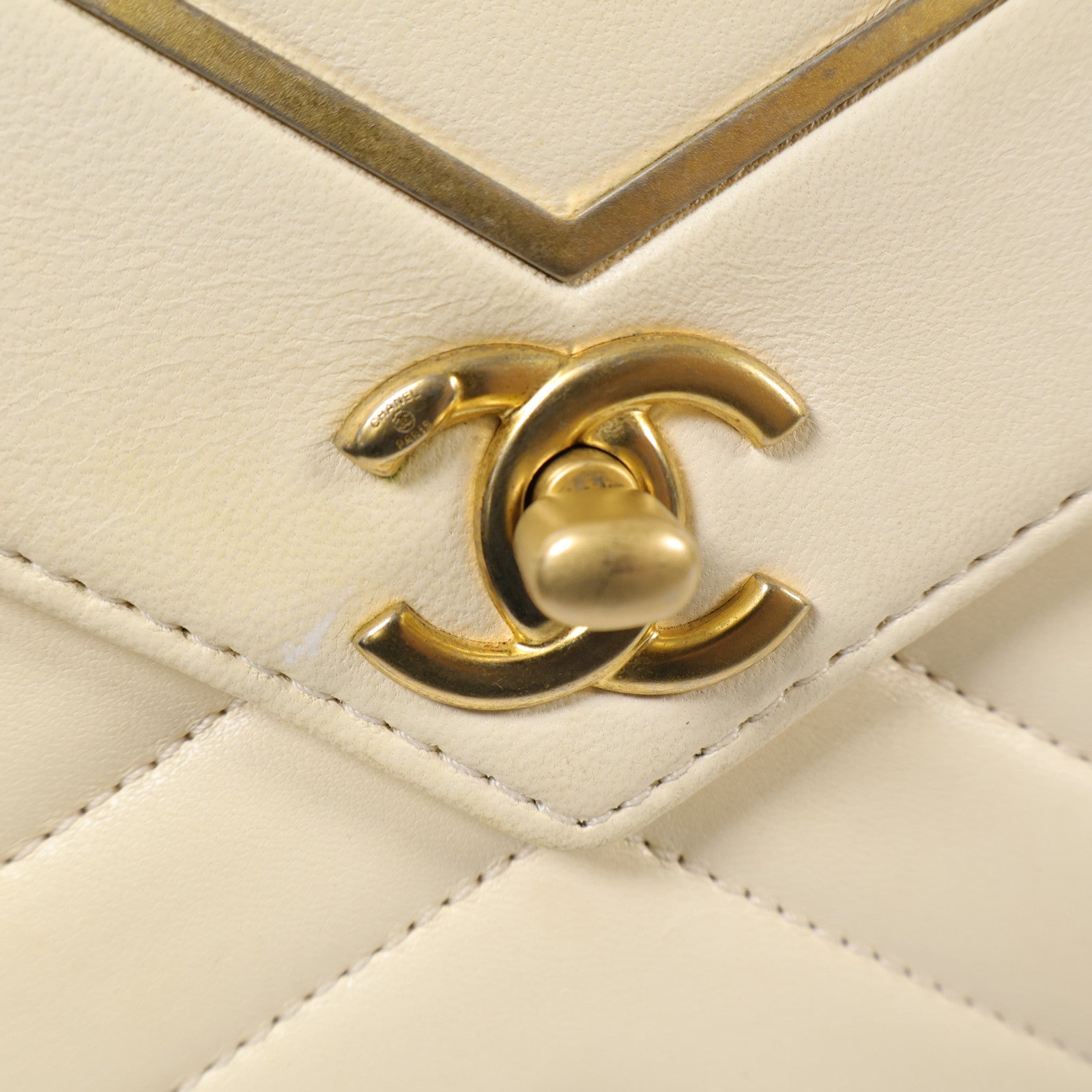 CHANEL 牛皮皮革Chain Shoulder金扣鏈帶肩背袋