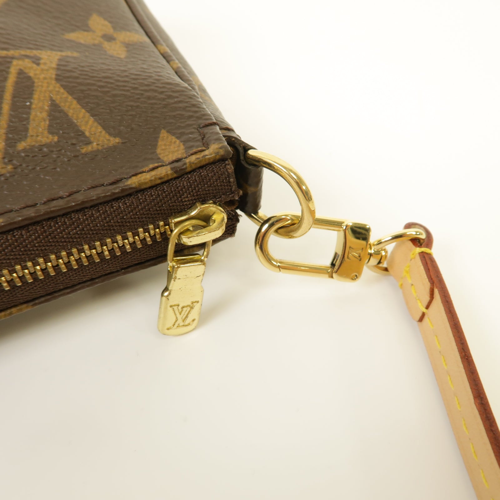 LOUIS VUITTON Monogram Pochette Accessoires金扣肩背袋棕色