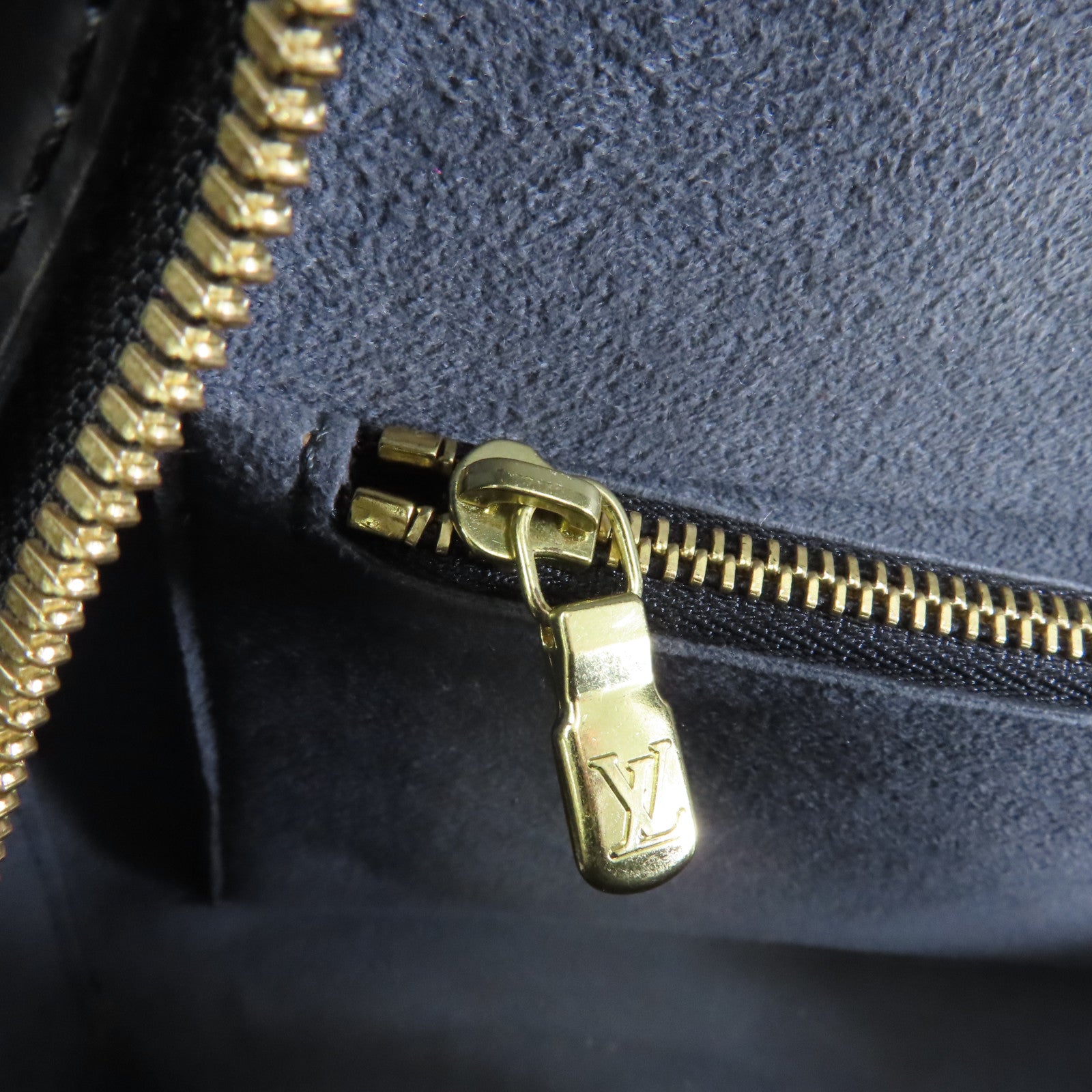 LOUIS VUITTON Epi Pont Neuf金扣手挽袋黑色