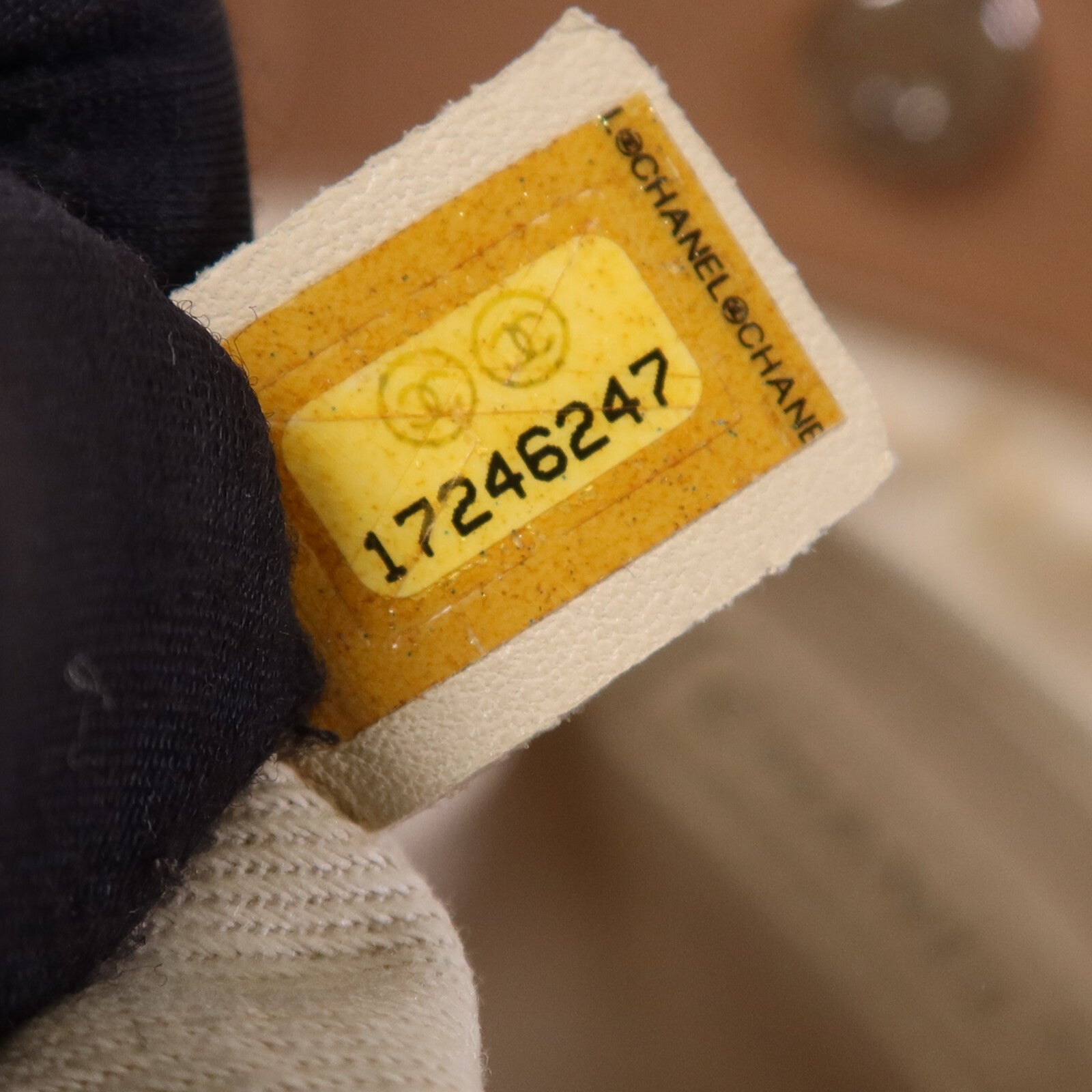 CHANEL 牛皮皮革CC Matelasse Shoulder Bag銀扣肩背袋