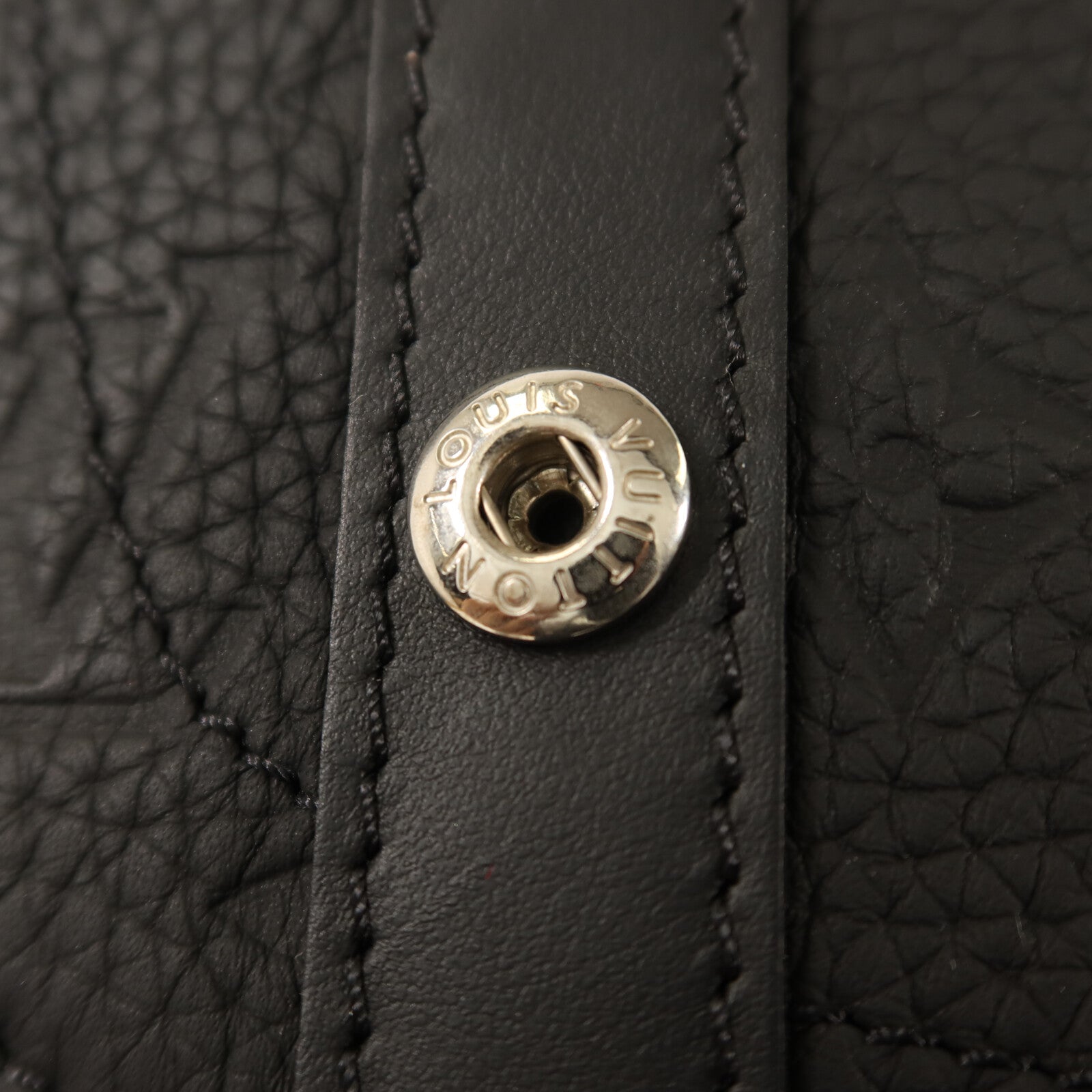 LOUIS VUITTON Monogram Taurillon Christopher PM背包