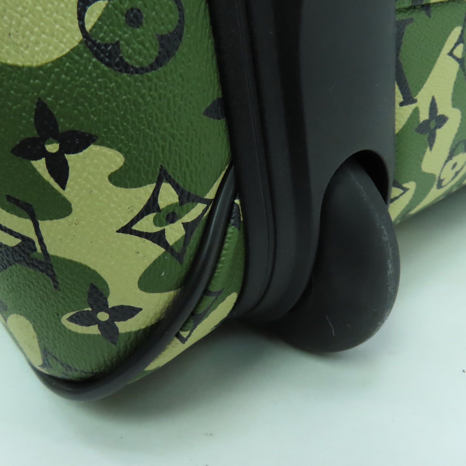 LOUIS VUITTON **【激減優惠】Monogram Camouflage Pegase 60金扣行李箱綠色