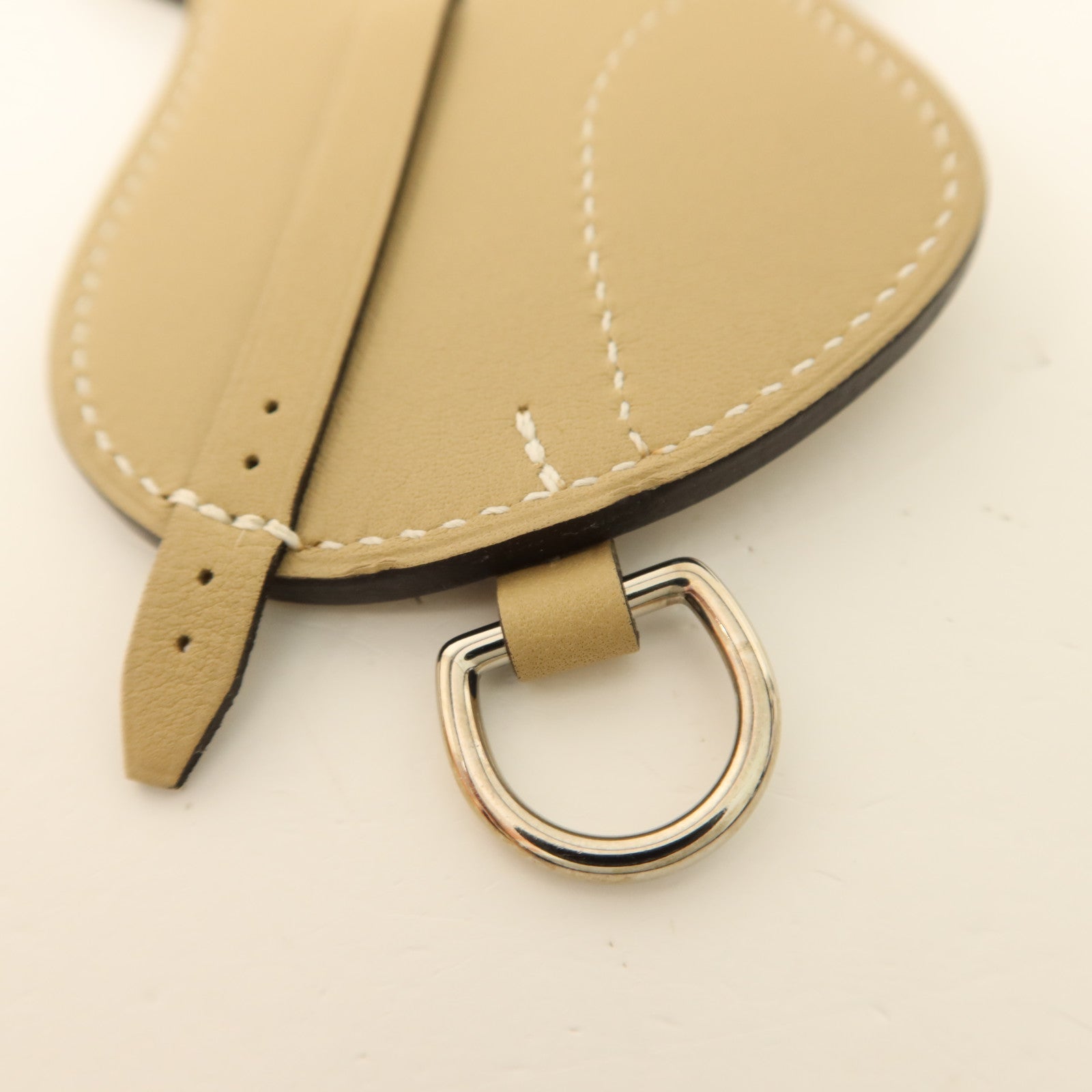 HERMES Swift皮革Paddock Selle Charm銀扣掛飾Trench