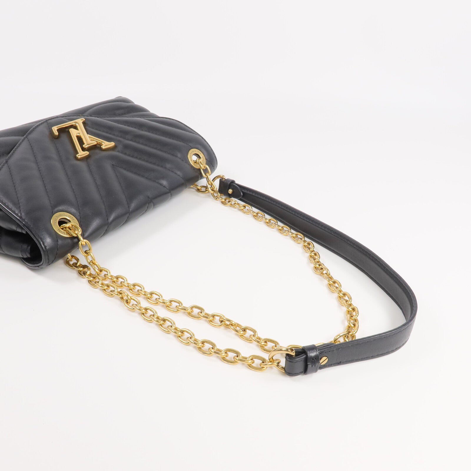 LOUIS VUITTON 牛皮皮革New Wave Chain Bag MM金扣鏈帶肩背袋