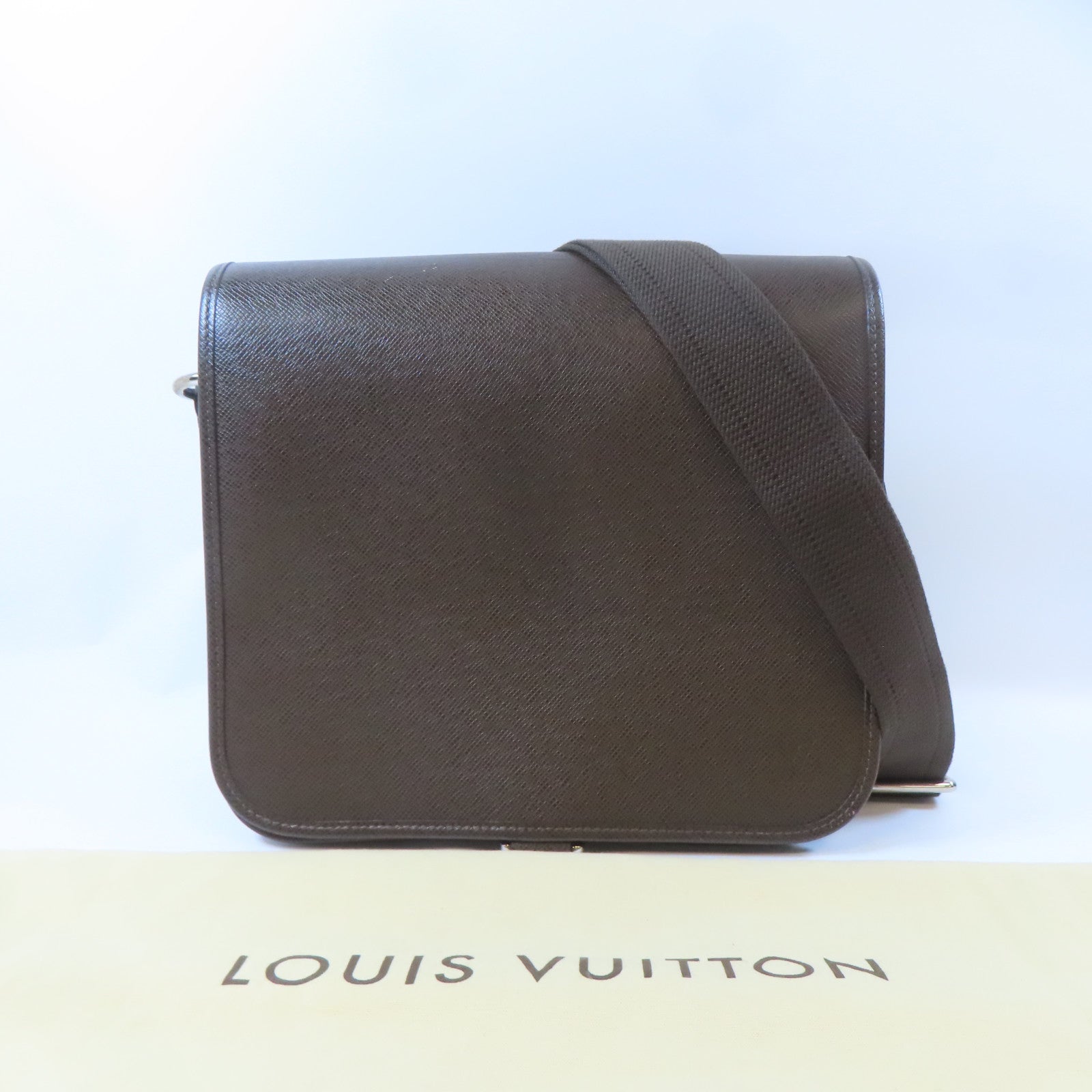 LOUIS VUITTON Taiga Andrei Messenger Bag銀扣肩背袋啡色