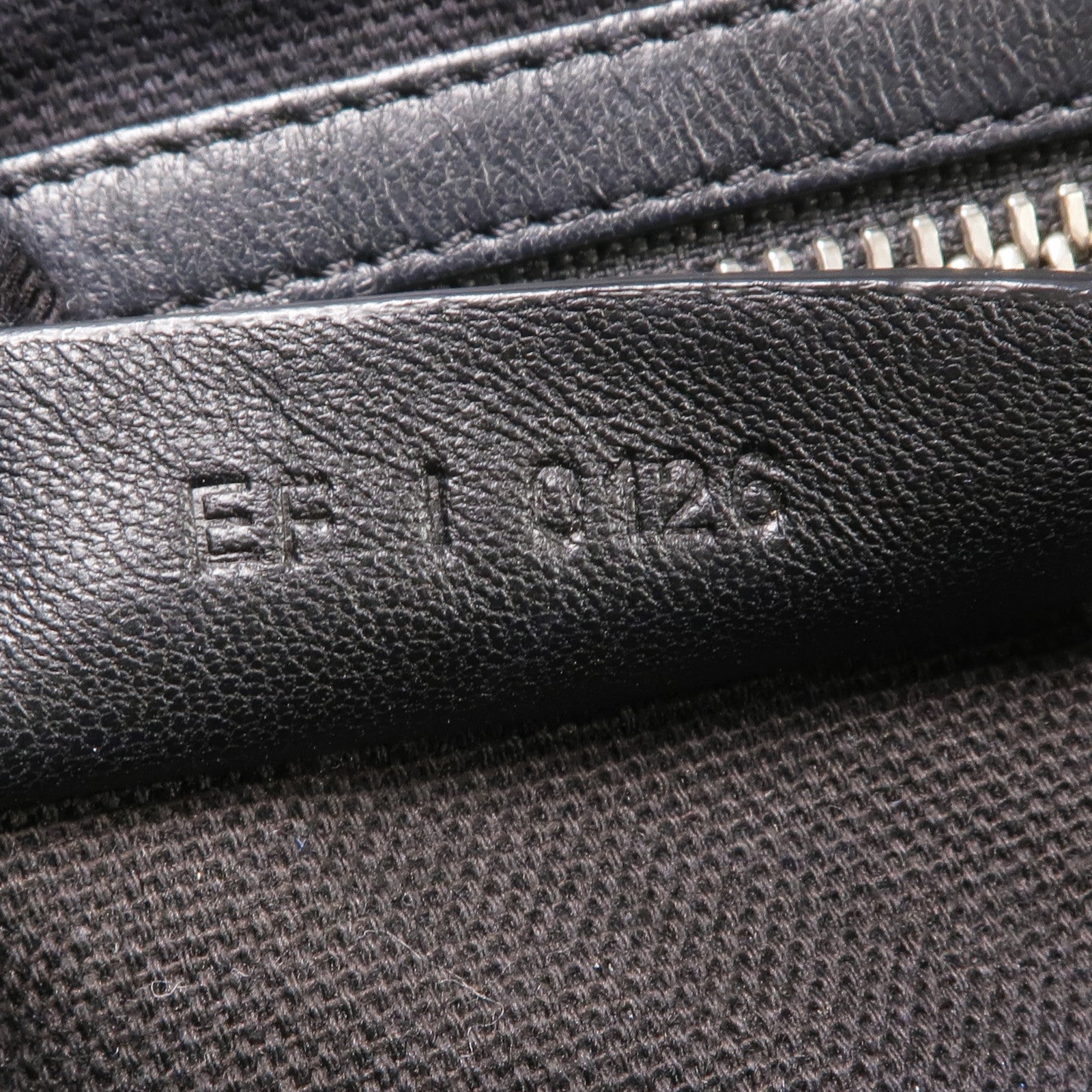 GIVENCHY 牛皮皮革Pandora Medium銀扣手挽肩背兩用袋