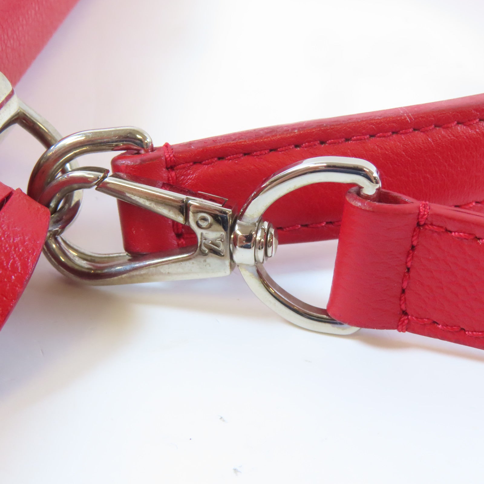LOUIS VUITTON 【激減優惠】牛皮皮革Lock Me II銀扣手挽肩背兩用袋紅色