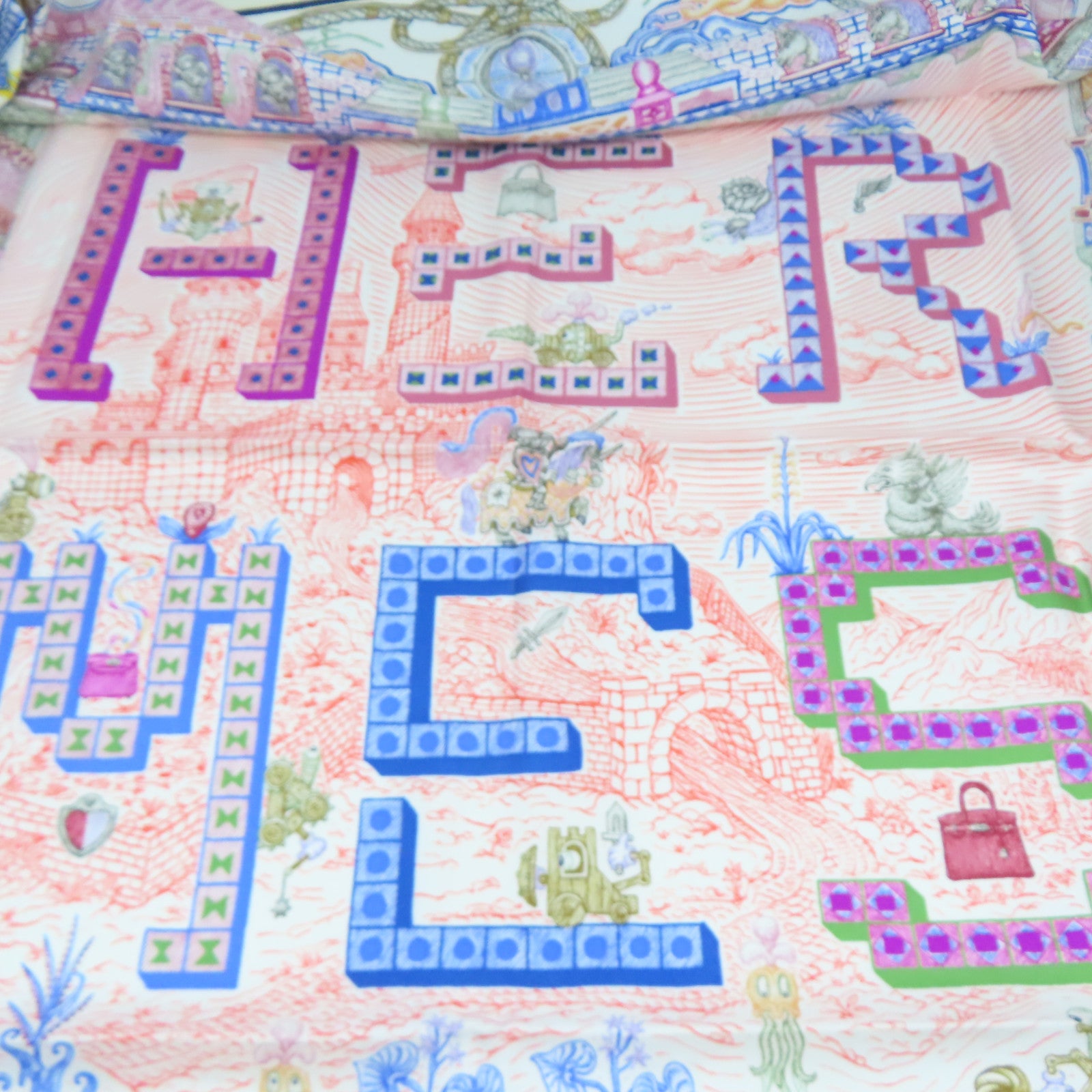 HERMES 【激減優惠】絲質Scarf 90x90cm絲巾米色/粉紅色