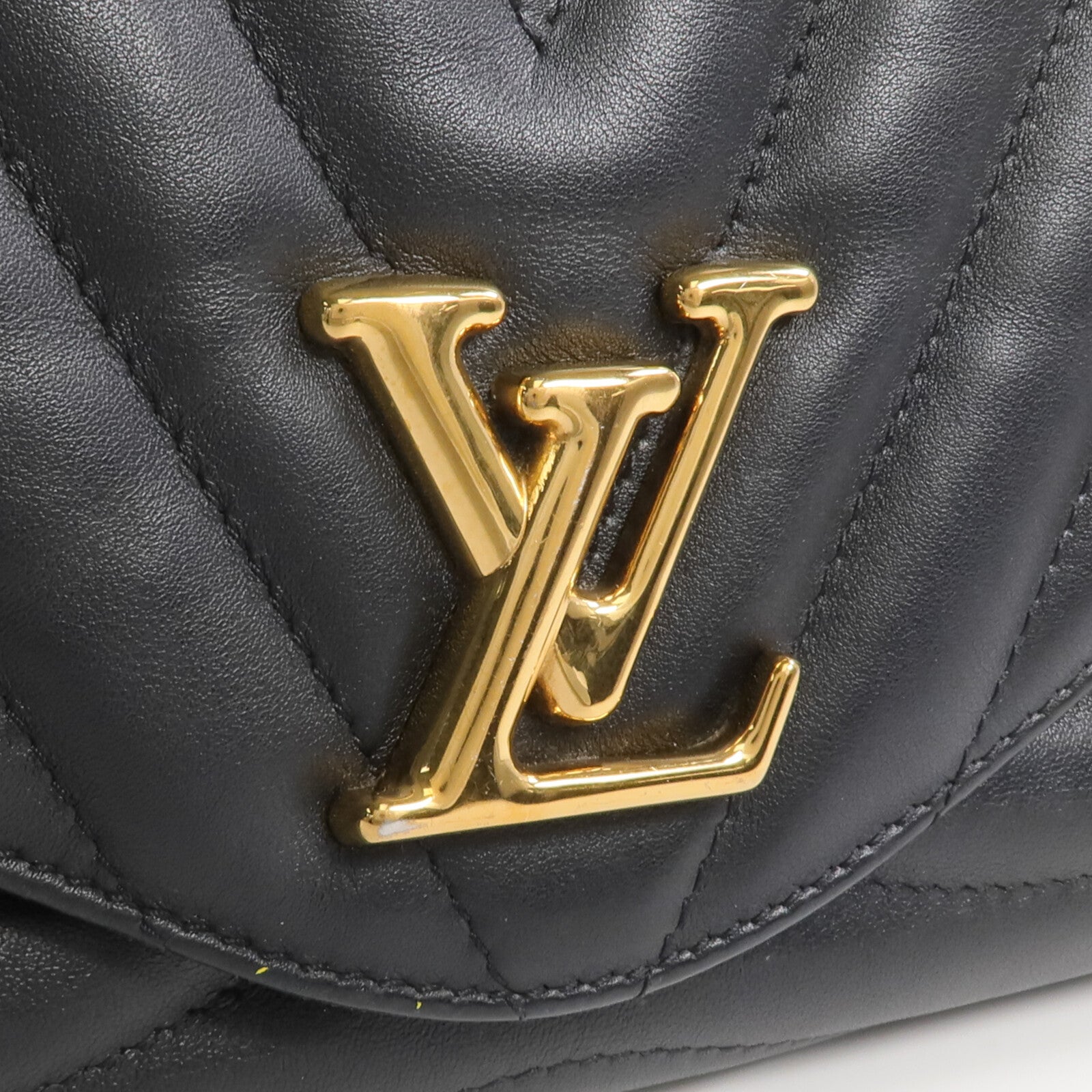 LOUIS VUITTON 牛皮皮革New Wave Chain Bag MM金扣鏈帶肩背袋