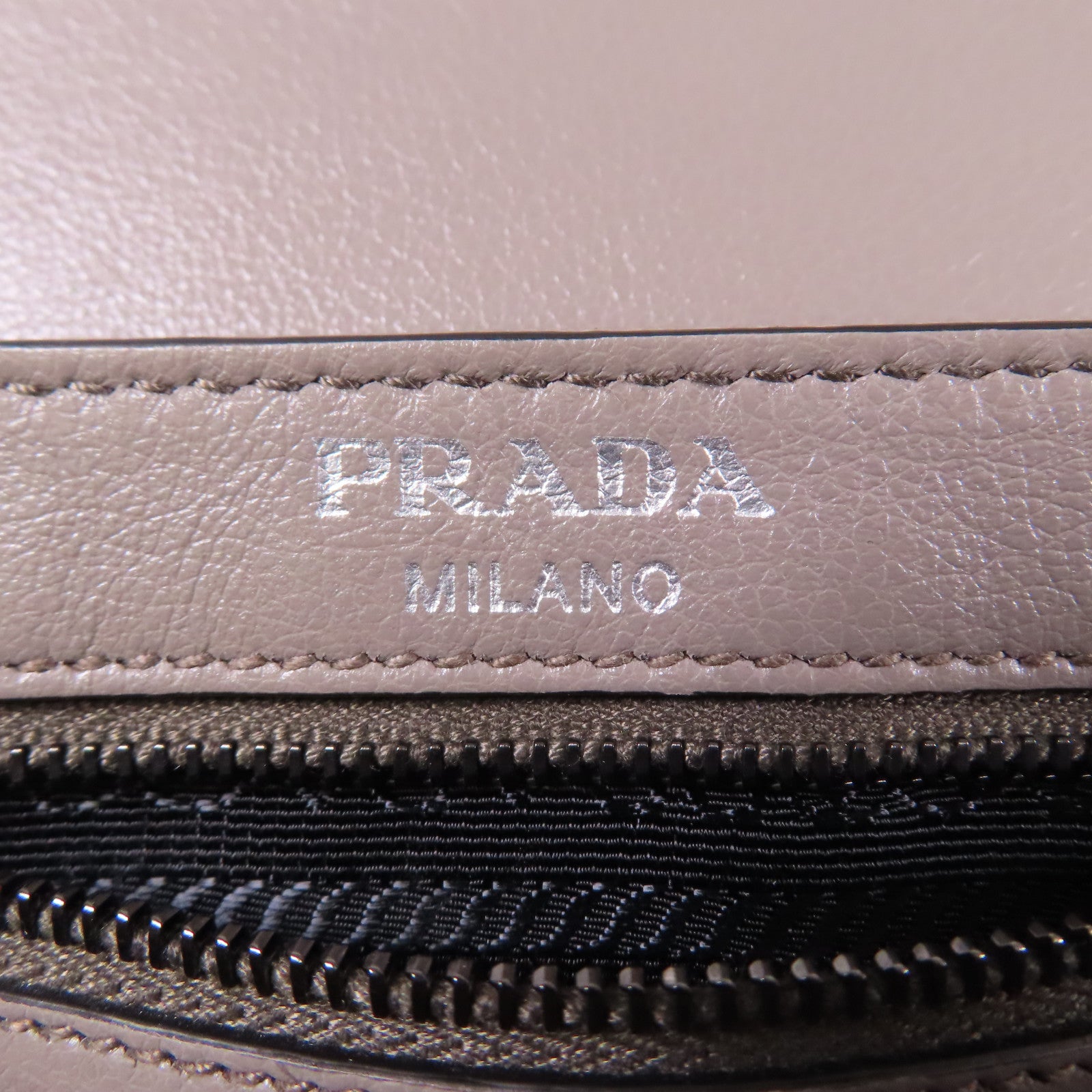 PRADA 牛皮皮革Chain Shoulder鏈帶肩背袋