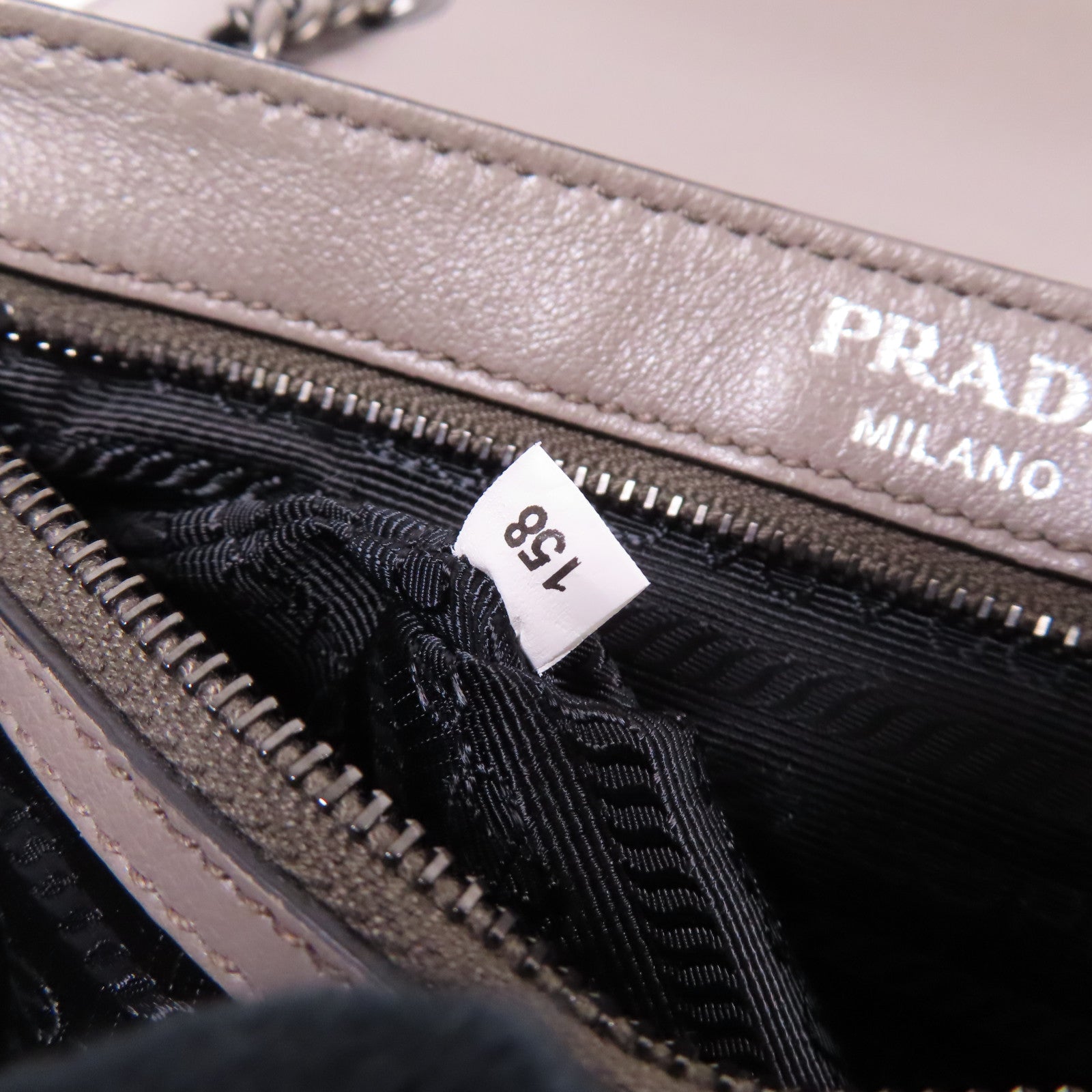 PRADA 牛皮皮革Chain Shoulder鏈帶肩背袋