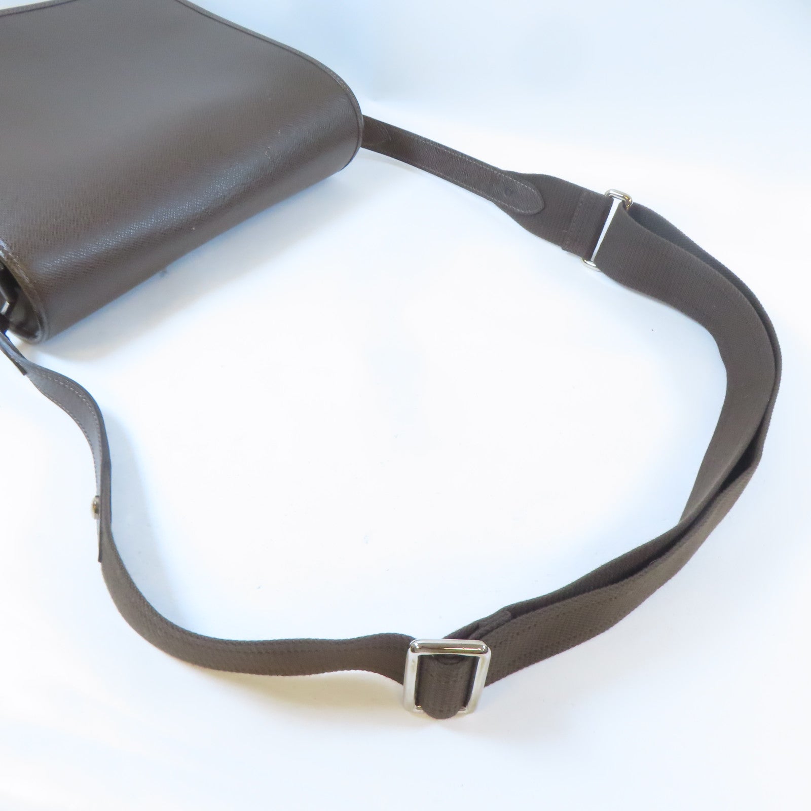 LOUIS VUITTON Taiga Andrei Messenger Bag銀扣肩背袋啡色