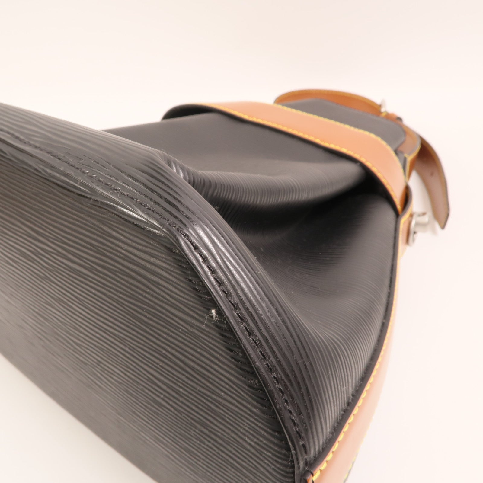 LOUIS VUITTON Epi Twist Bucket銀扣手挽肩背兩用袋