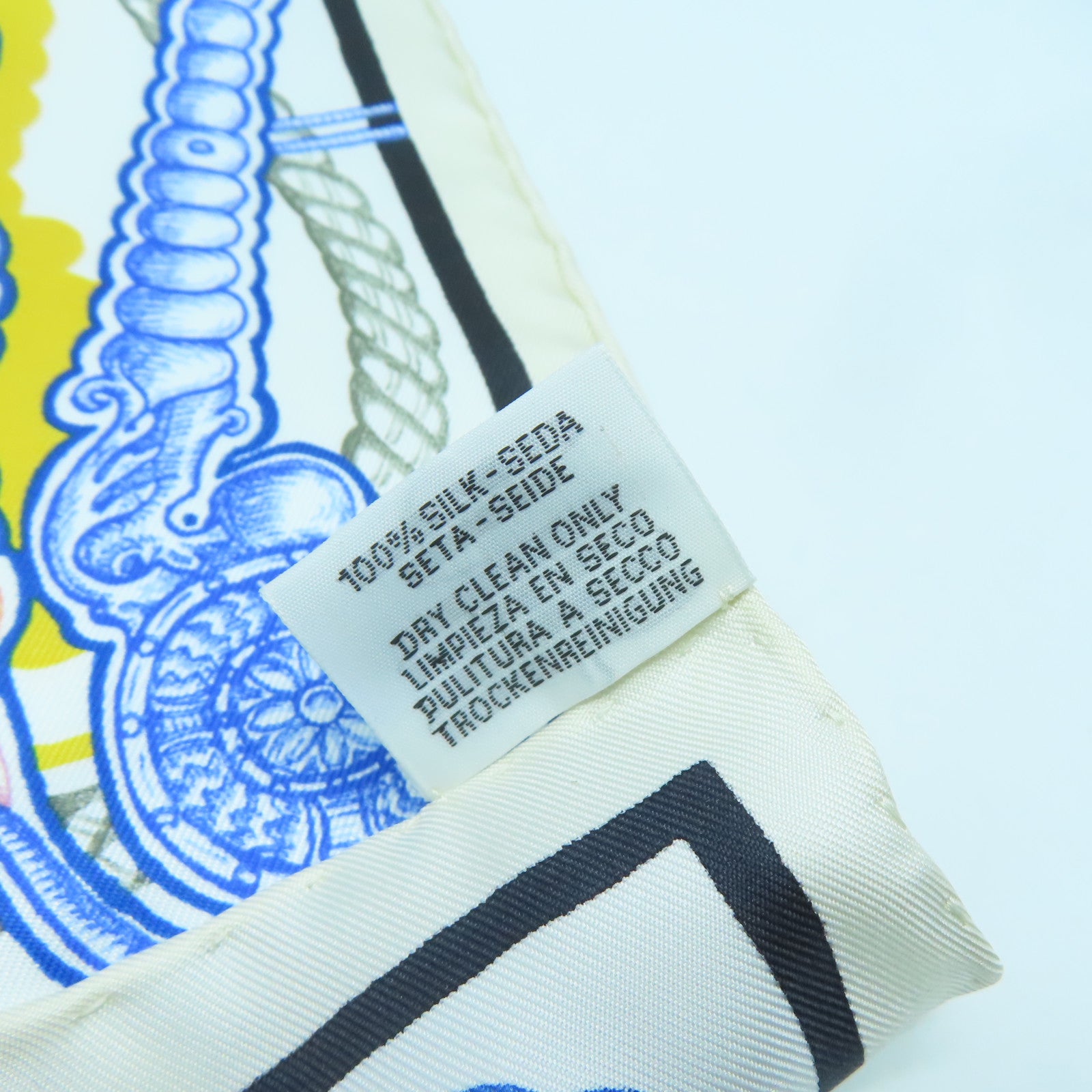 HERMES 【激減優惠】絲質Scarf 90x90cm絲巾米色/粉紅色