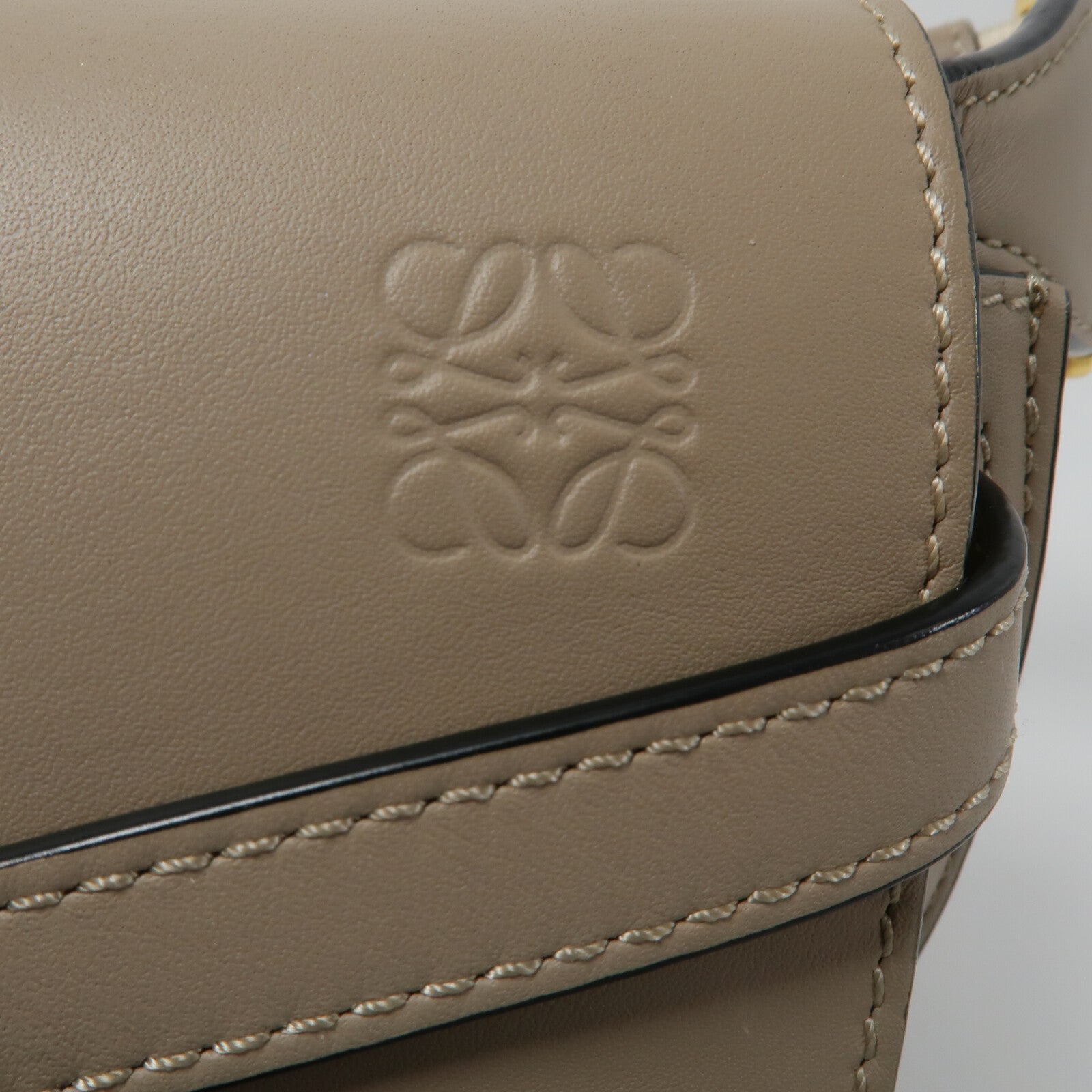 LOEWE 牛皮皮革Mini Gate肩背袋