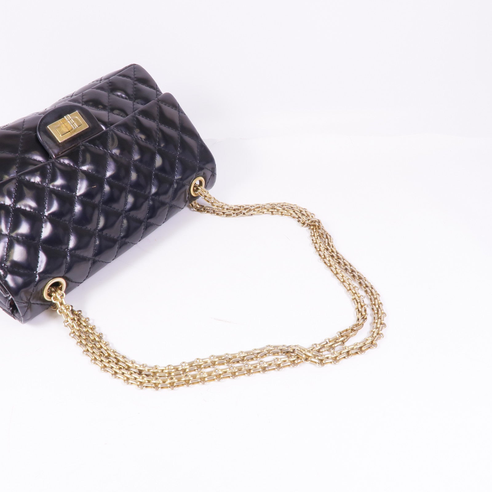 CHANEL 漆皮皮革Chain Shoulder金扣鏈帶肩背袋