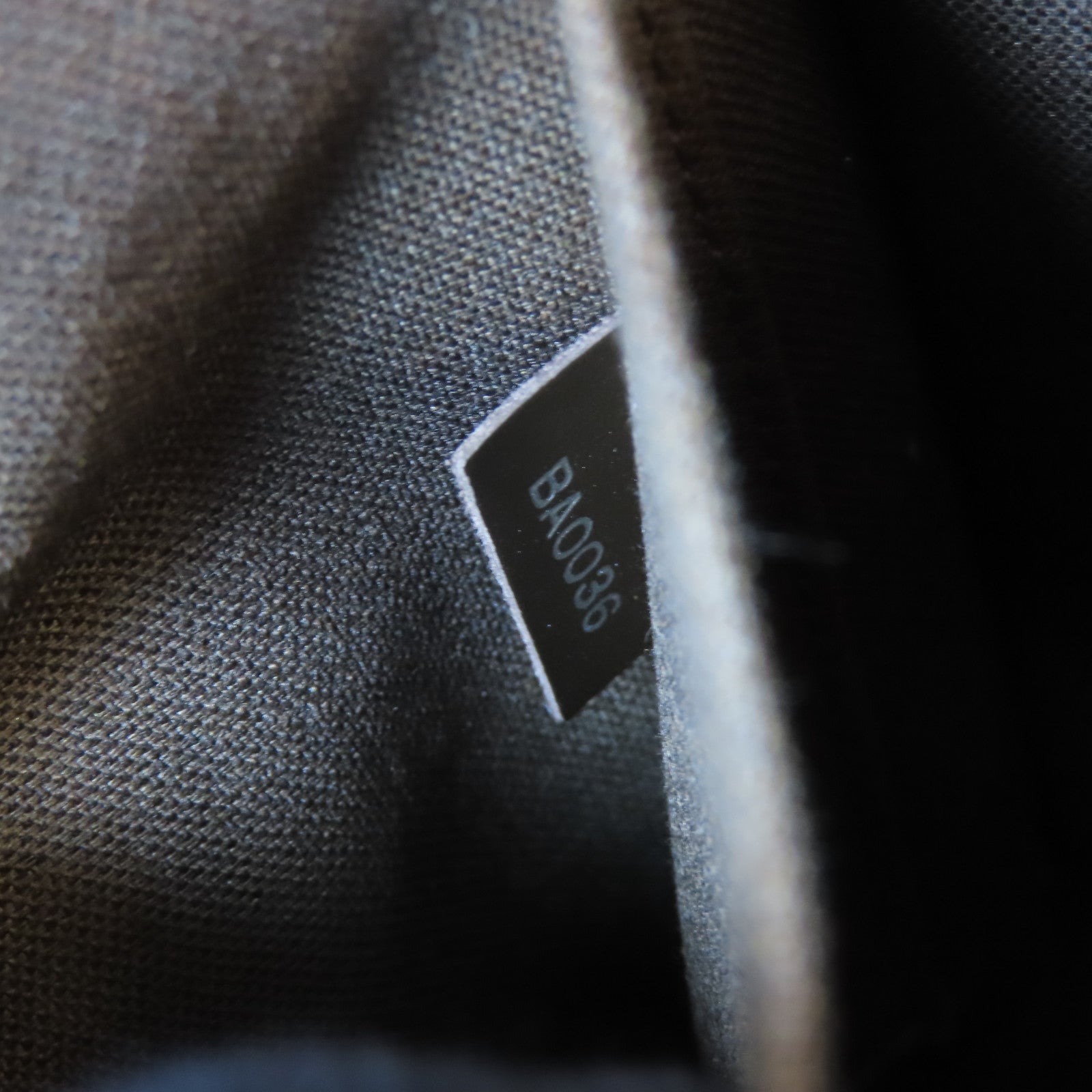 LOUIS VUITTON Taiga Andrei Messenger Bag銀扣肩背袋啡色