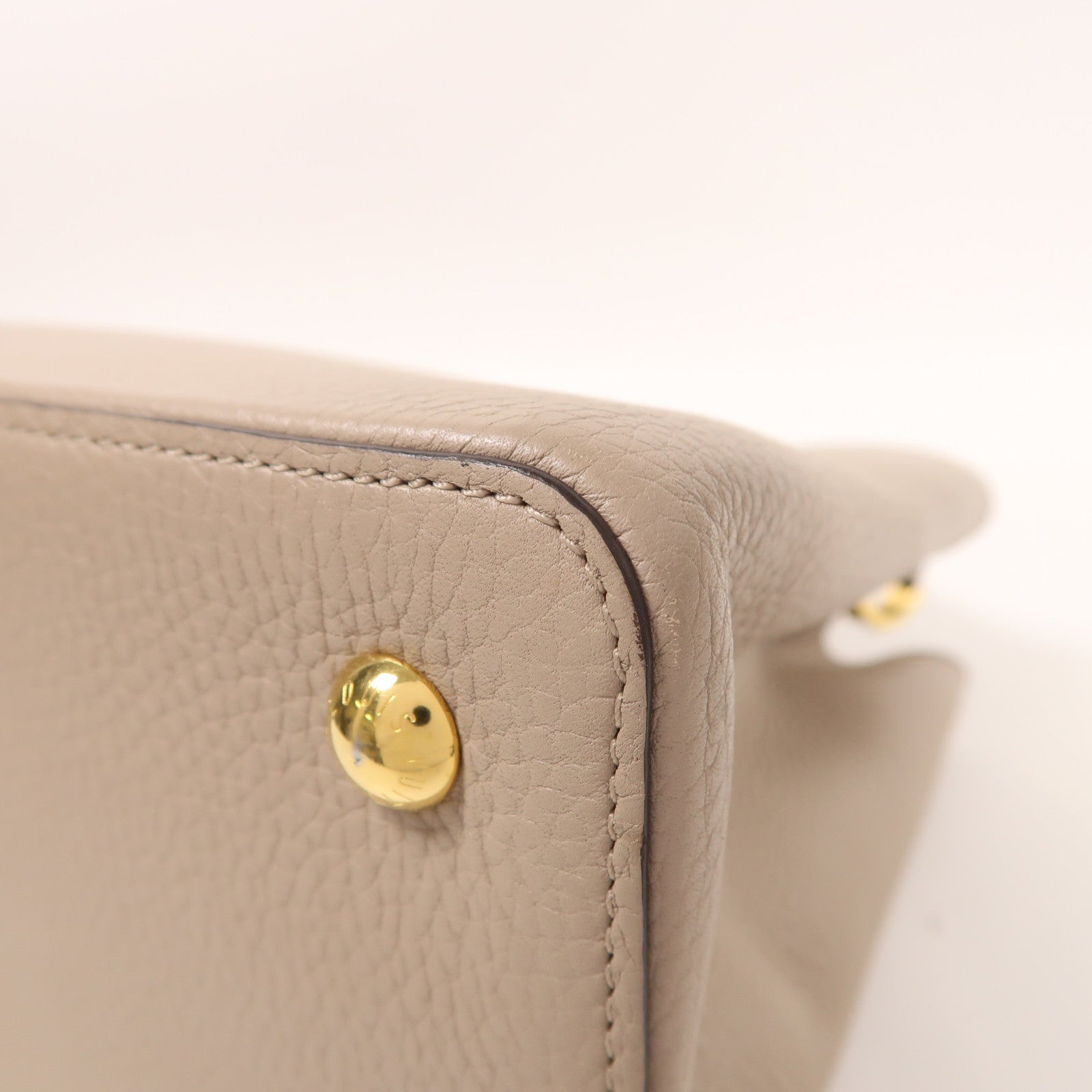 LOUIS VUITTON 牛皮皮革Capucines MM金扣手挽袋