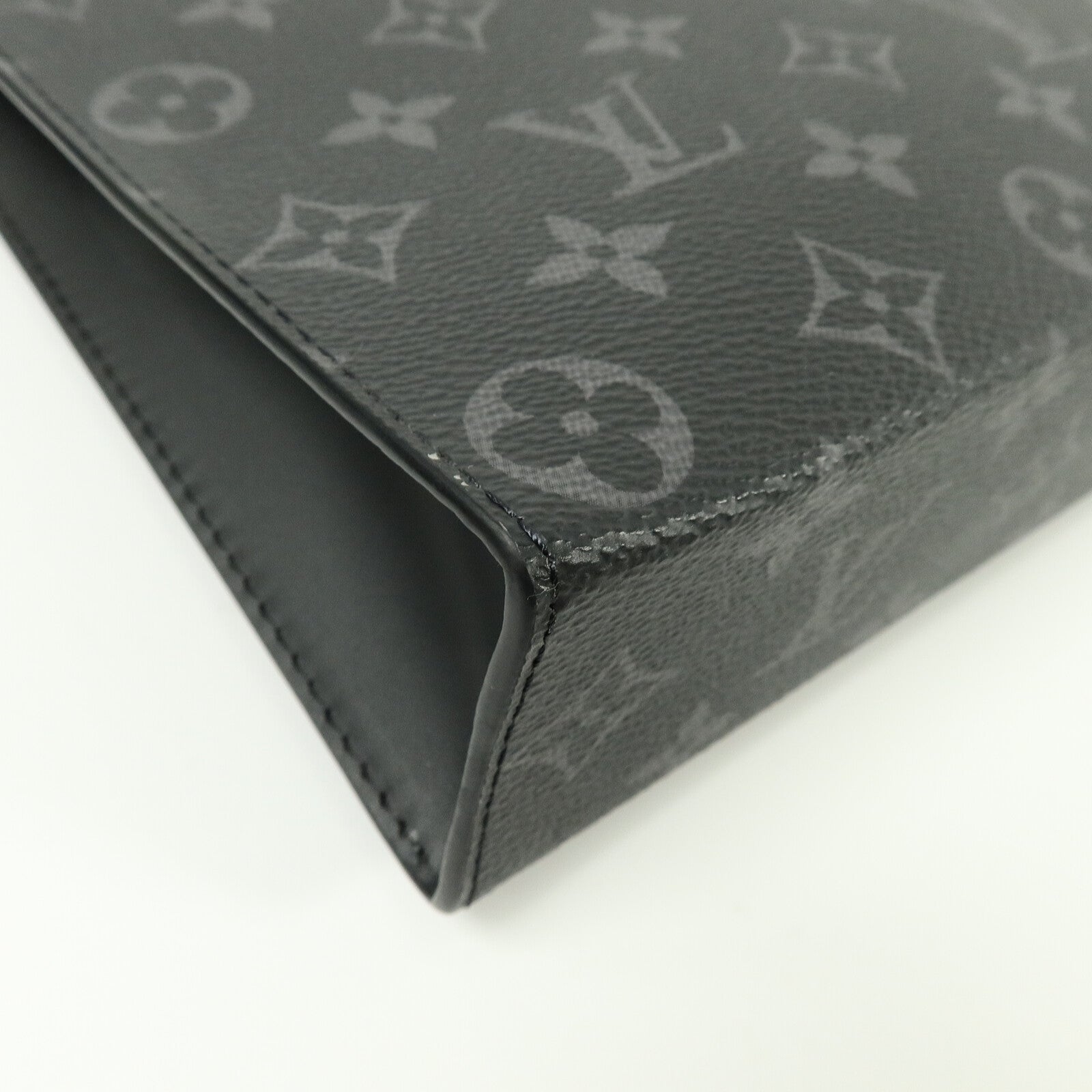 LOUIS VUITTON Monogram Eclipse Pochette Voyage MM手拿包