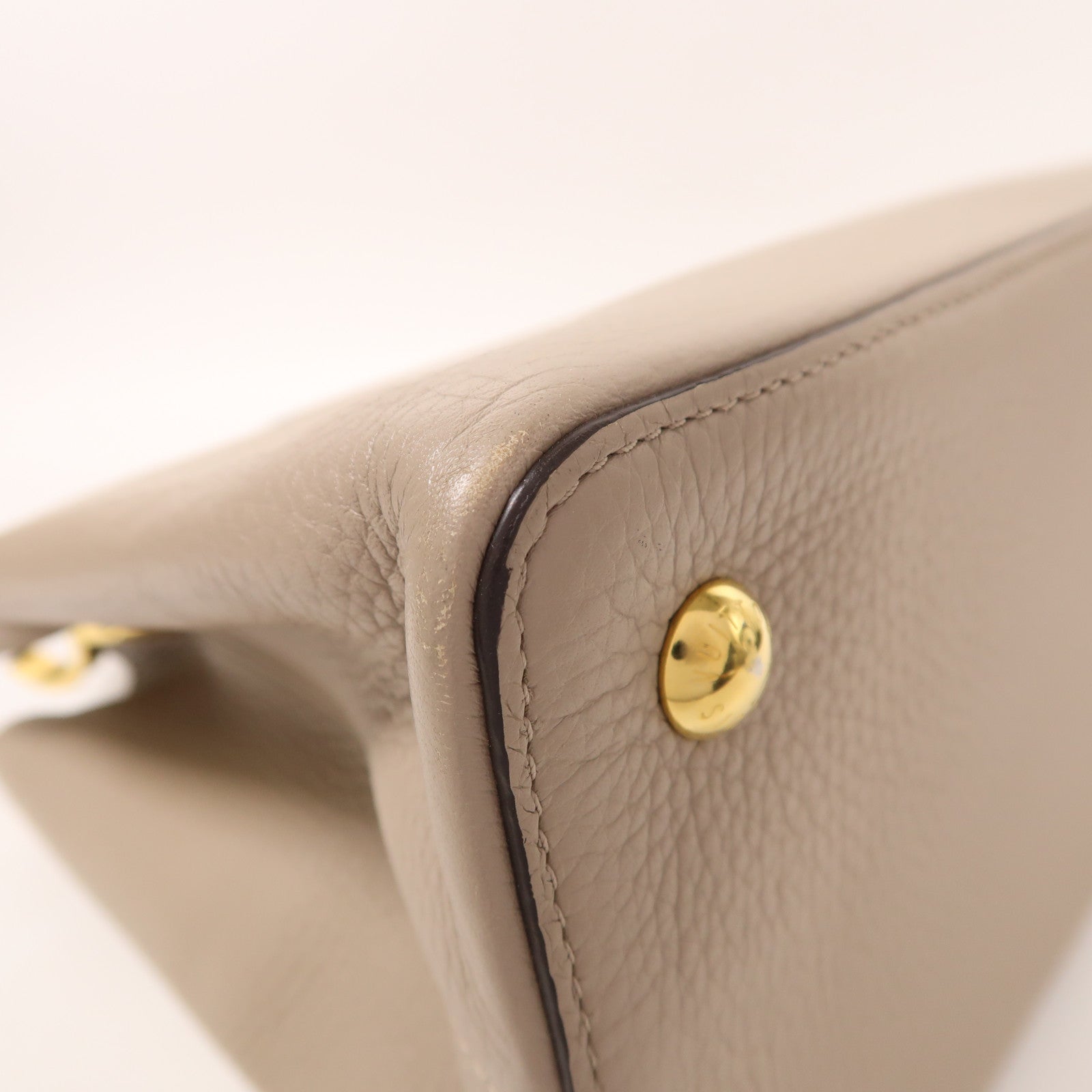 LOUIS VUITTON 牛皮皮革Capucines MM金扣手挽袋