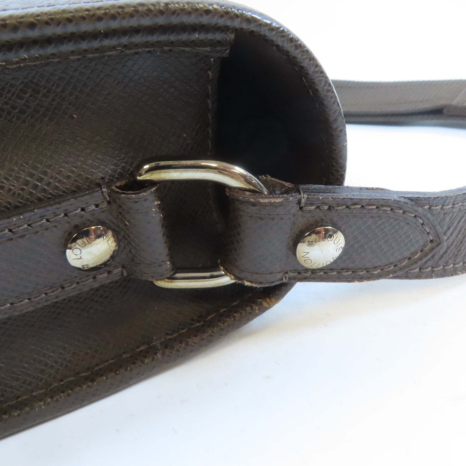 LOUIS VUITTON Taiga Andrei Messenger Bag銀扣肩背袋啡色