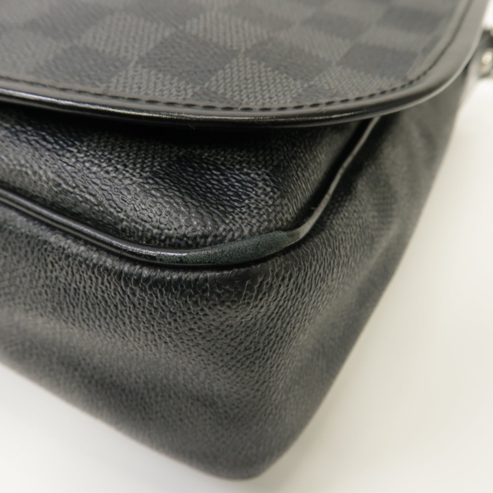 LOUIS VUITTON 【激減優惠】Damier Graphite Daniel MM銀扣肩背袋黑色