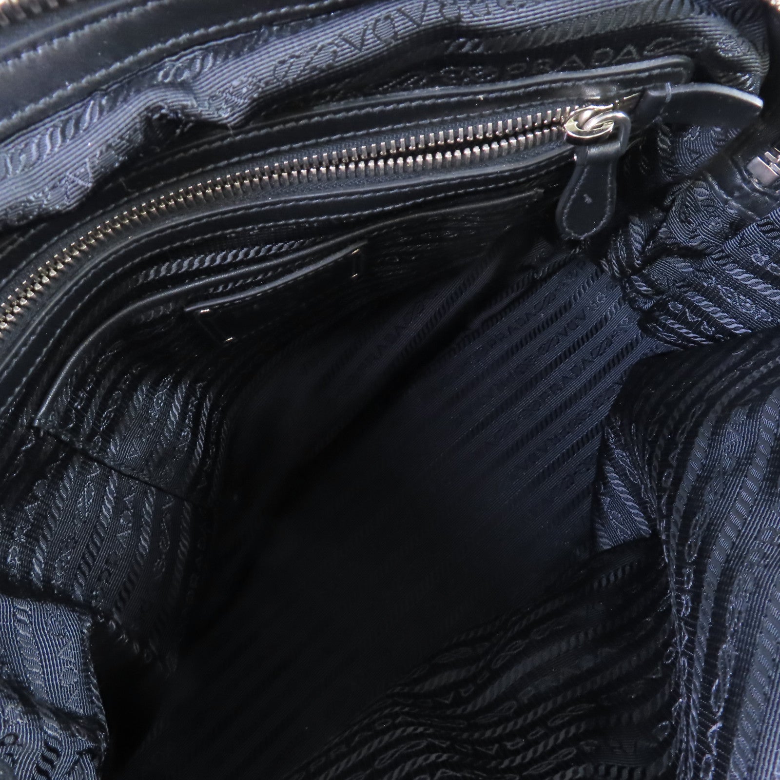 PRADA【激減優惠】 尼龍Tessuto 2Way Shoulder Bag銀扣手挽肩背袋兩用袋黑色