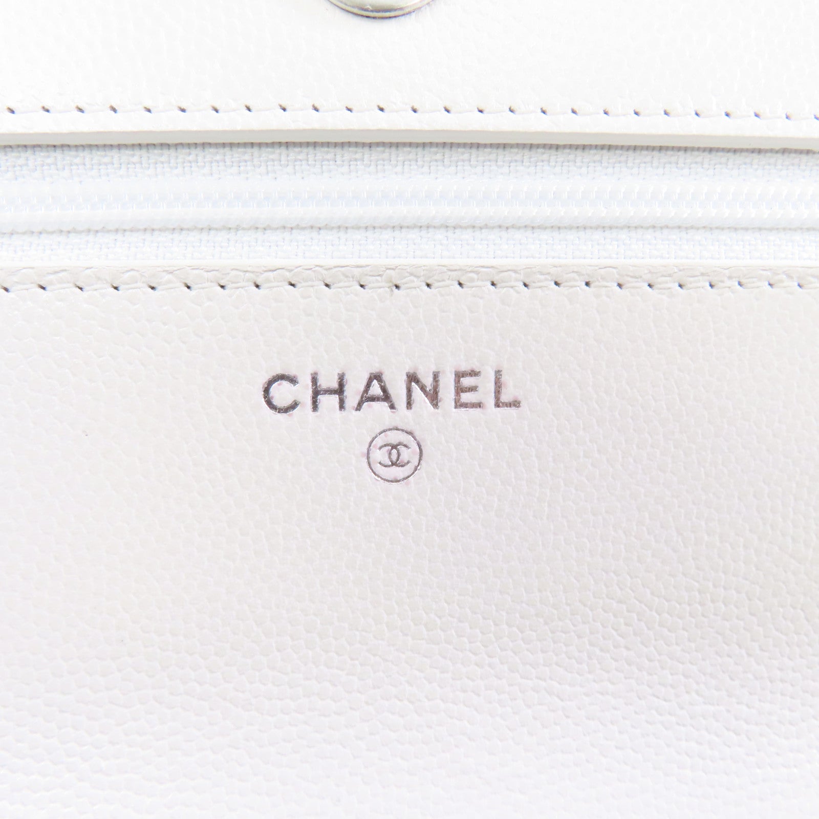 CHANEL 菱格Caviar皮革Wallet On Chain銀扣鏈帶肩背袋白色