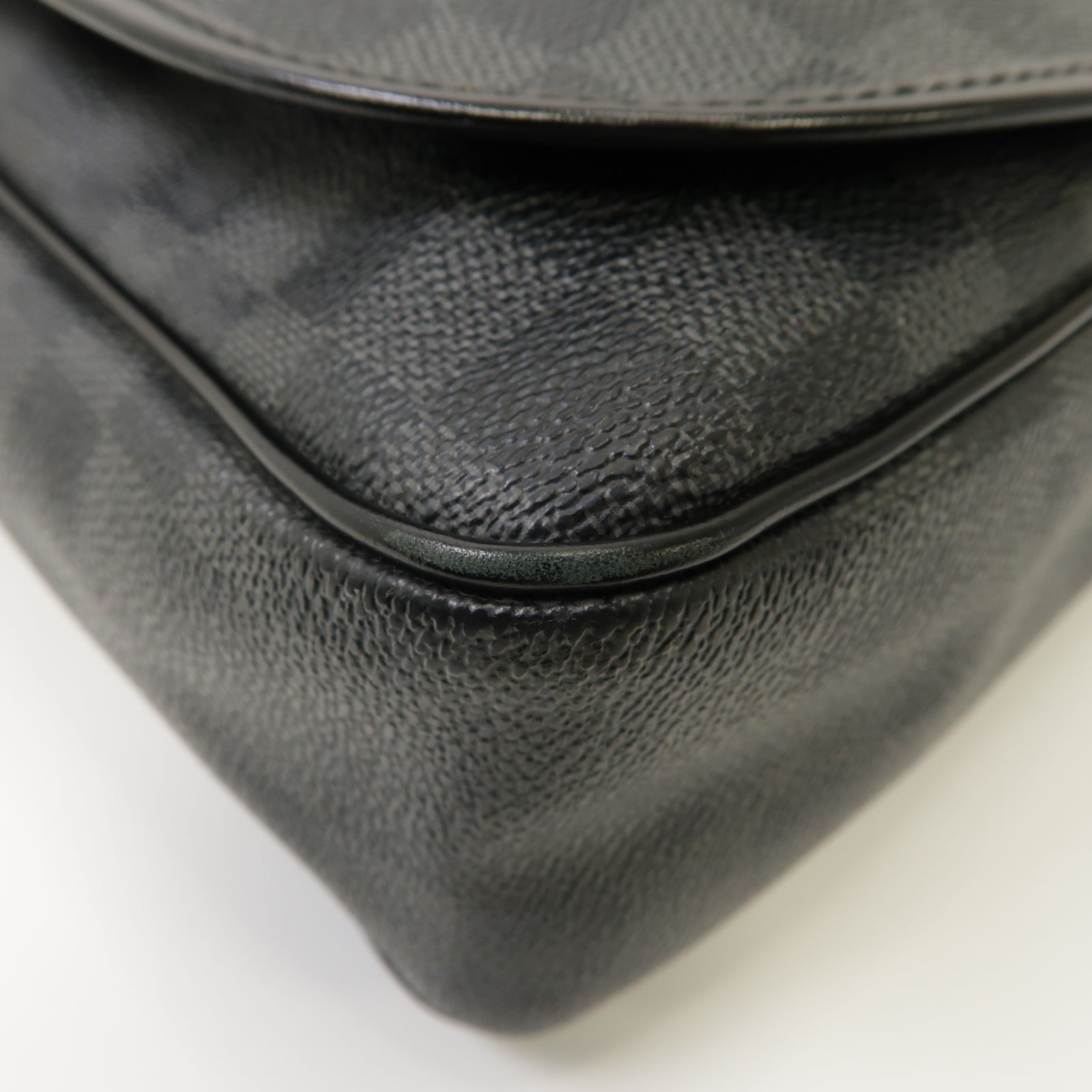 LOUIS VUITTON 【激減優惠】Damier Graphite Daniel MM銀扣肩背袋黑色