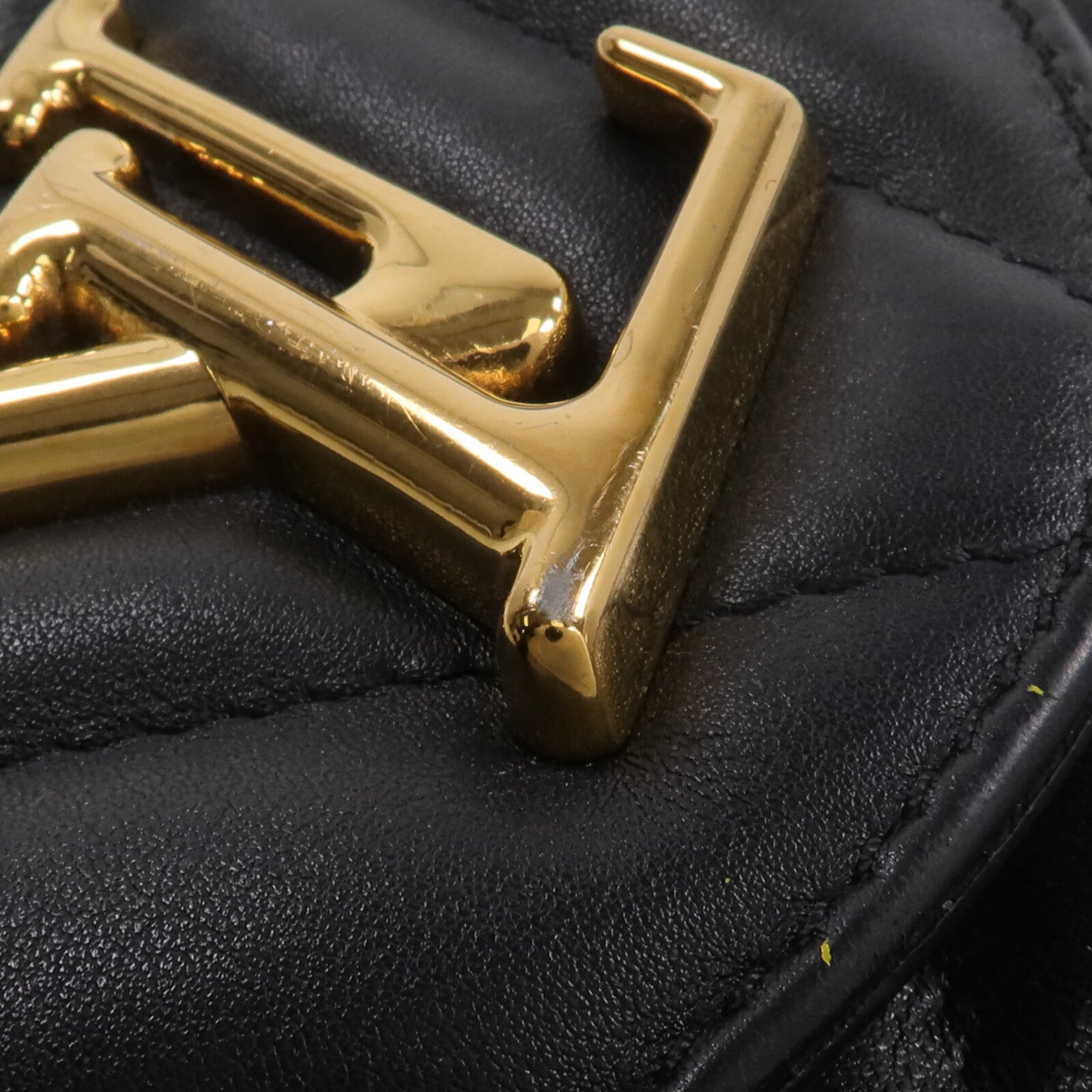 LOUIS VUITTON 牛皮皮革New Wave Chain Bag MM金扣鏈帶肩背袋