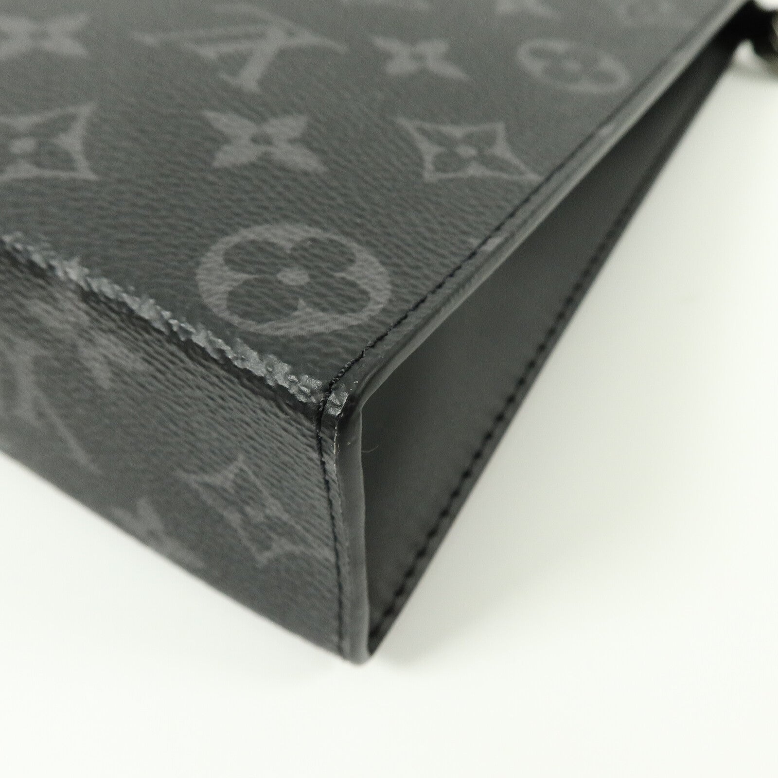 LOUIS VUITTON Monogram Eclipse Pochette Voyage MM手拿包