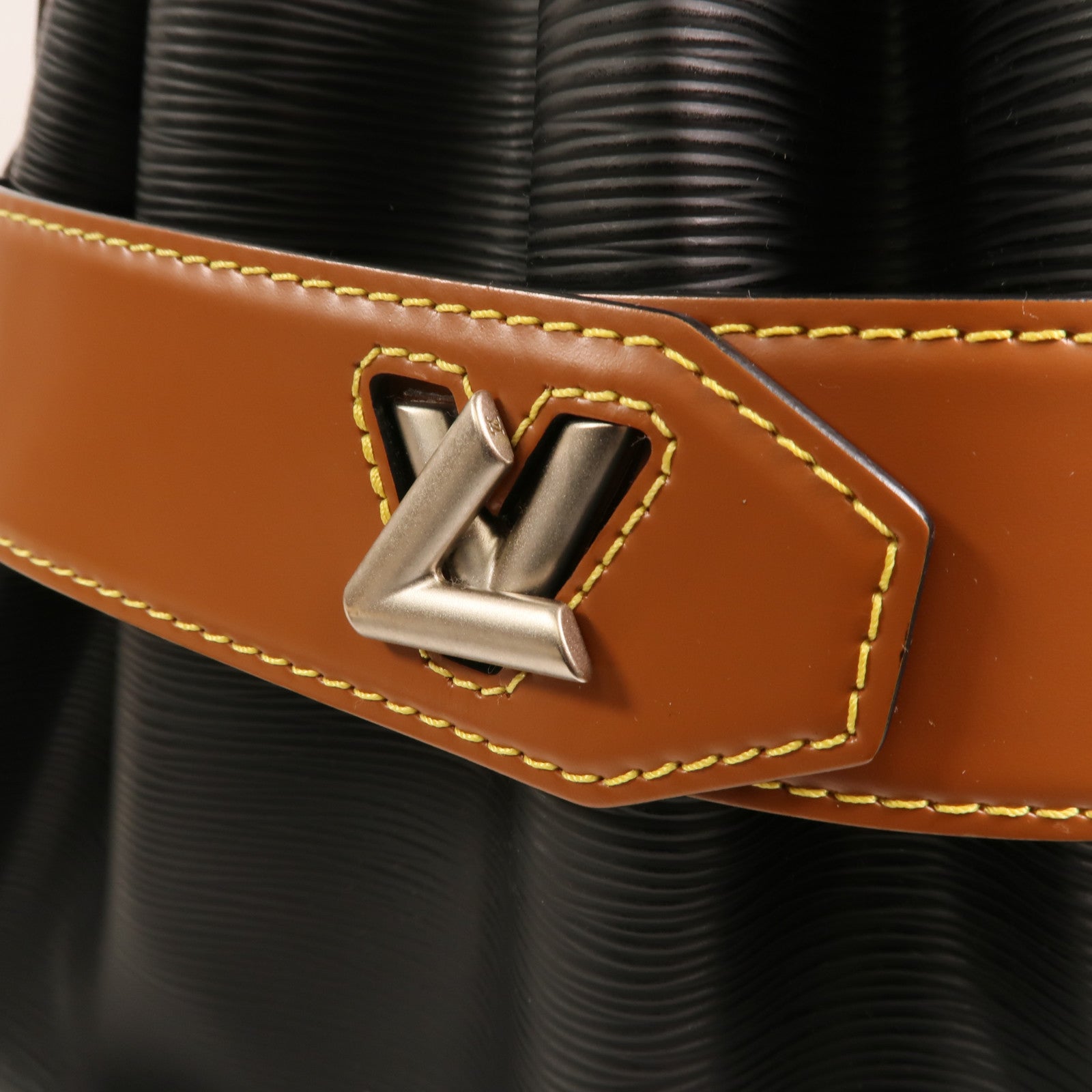 LOUIS VUITTON Epi Twist Bucket銀扣手挽肩背兩用袋
