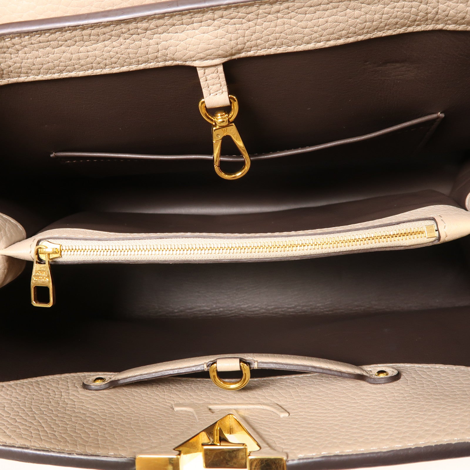 LOUIS VUITTON 牛皮皮革Capucines MM金扣手挽袋