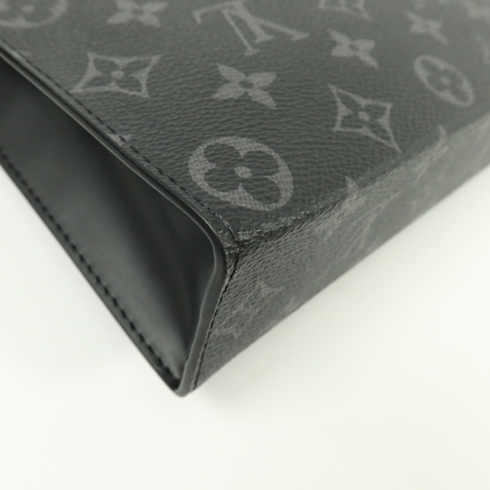 LOUIS VUITTON Monogram Eclipse Pochette Voyage MM手拿包